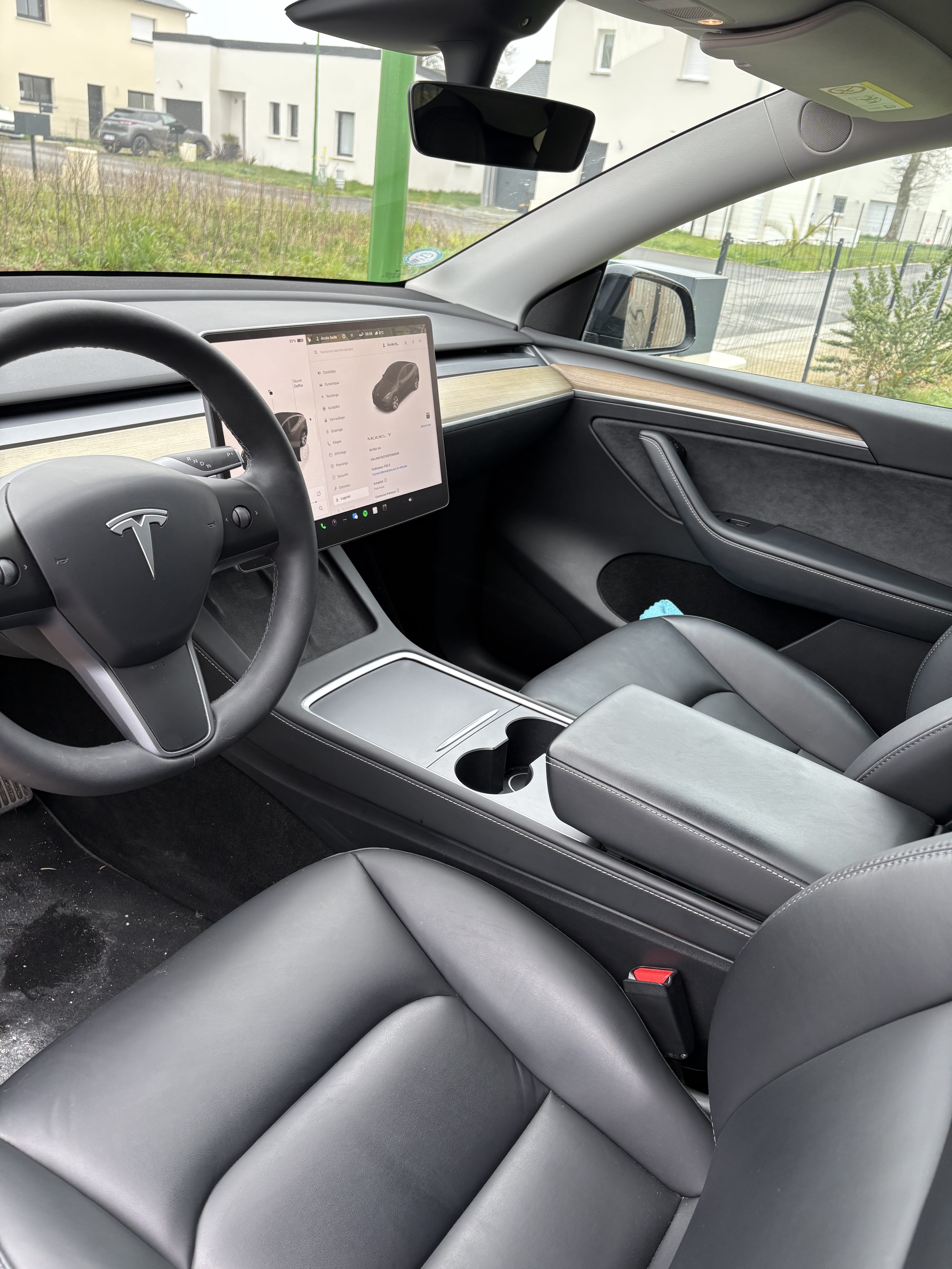 Tesla Model Y Standard Range avec Siège bébé
