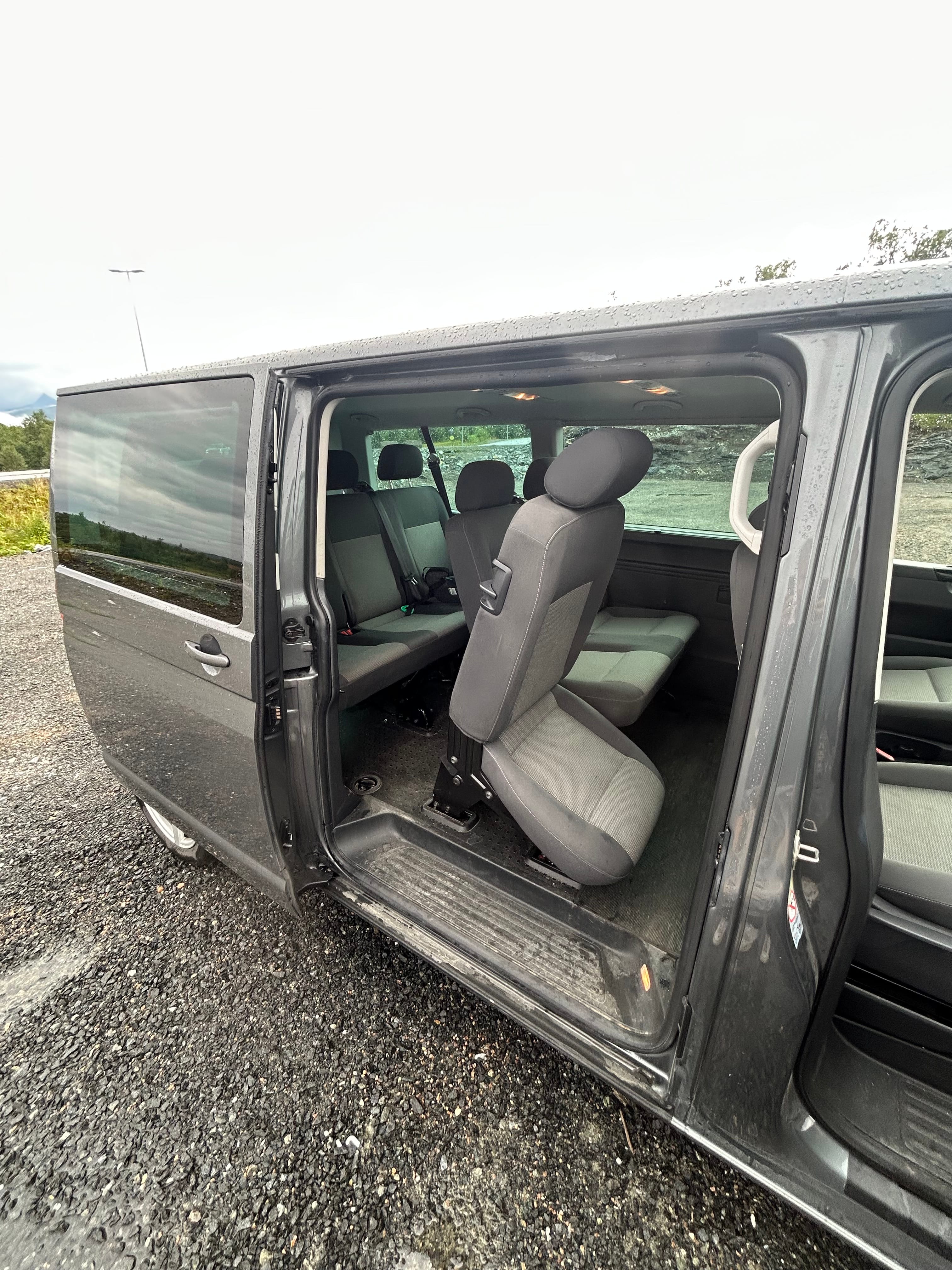 Volkswagen Caravelle 8 Seats med Tilhengerfeste