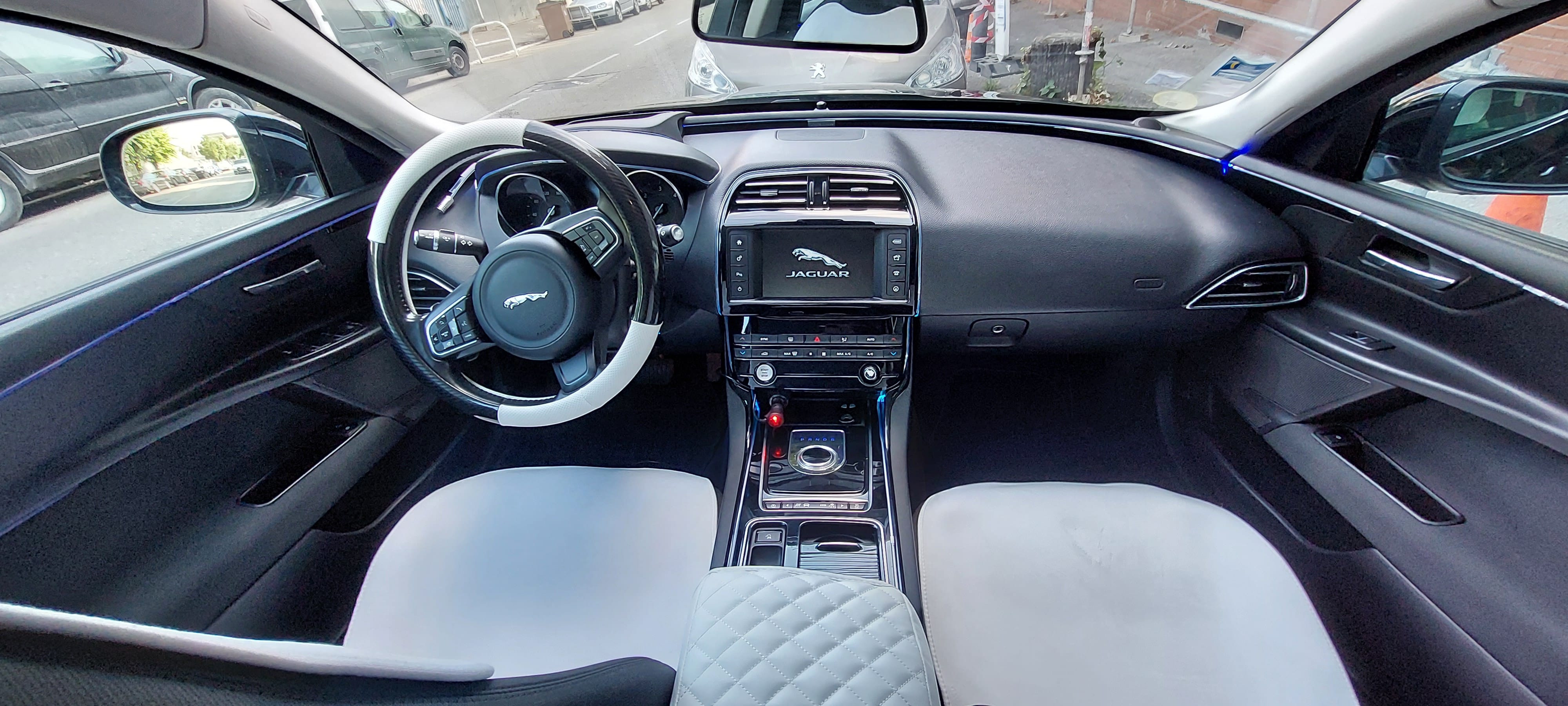 Jaguar XE med GPS