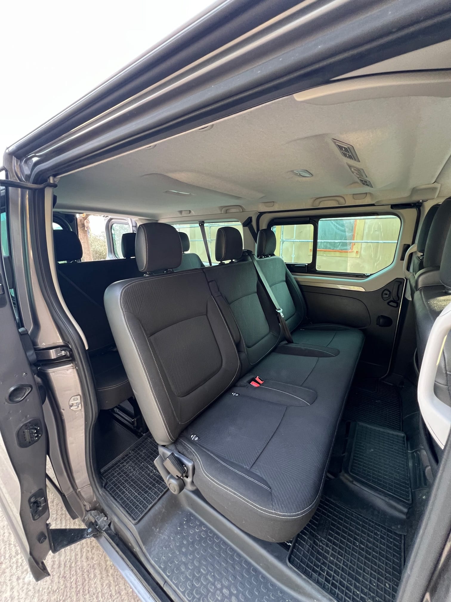 Renault Trafic Passenger 9 places 2.0 HDI 145 cv avec Entrée audio / iPod