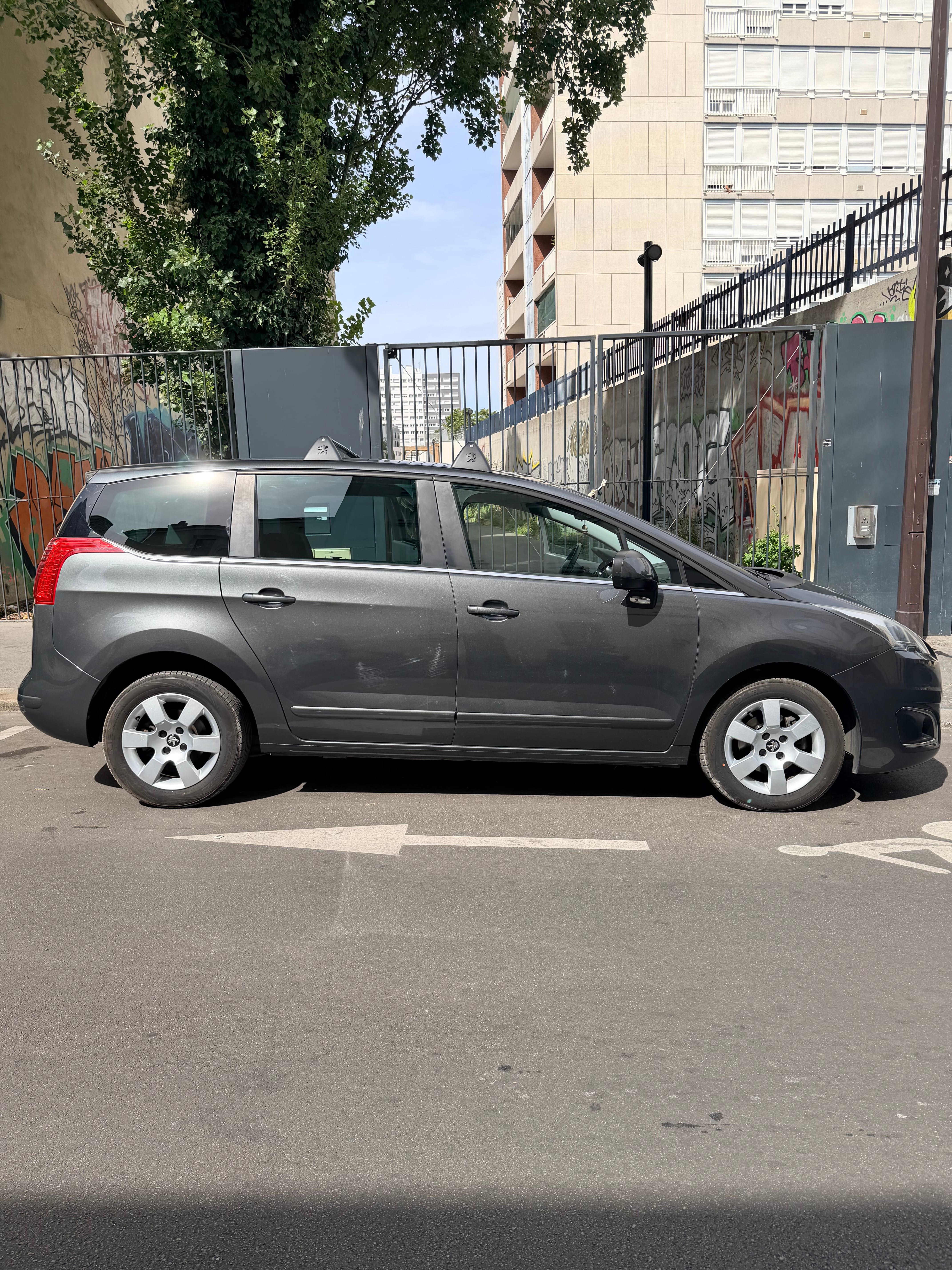 Peugeot 5008, 2014, Diesel, automatique, 7 places