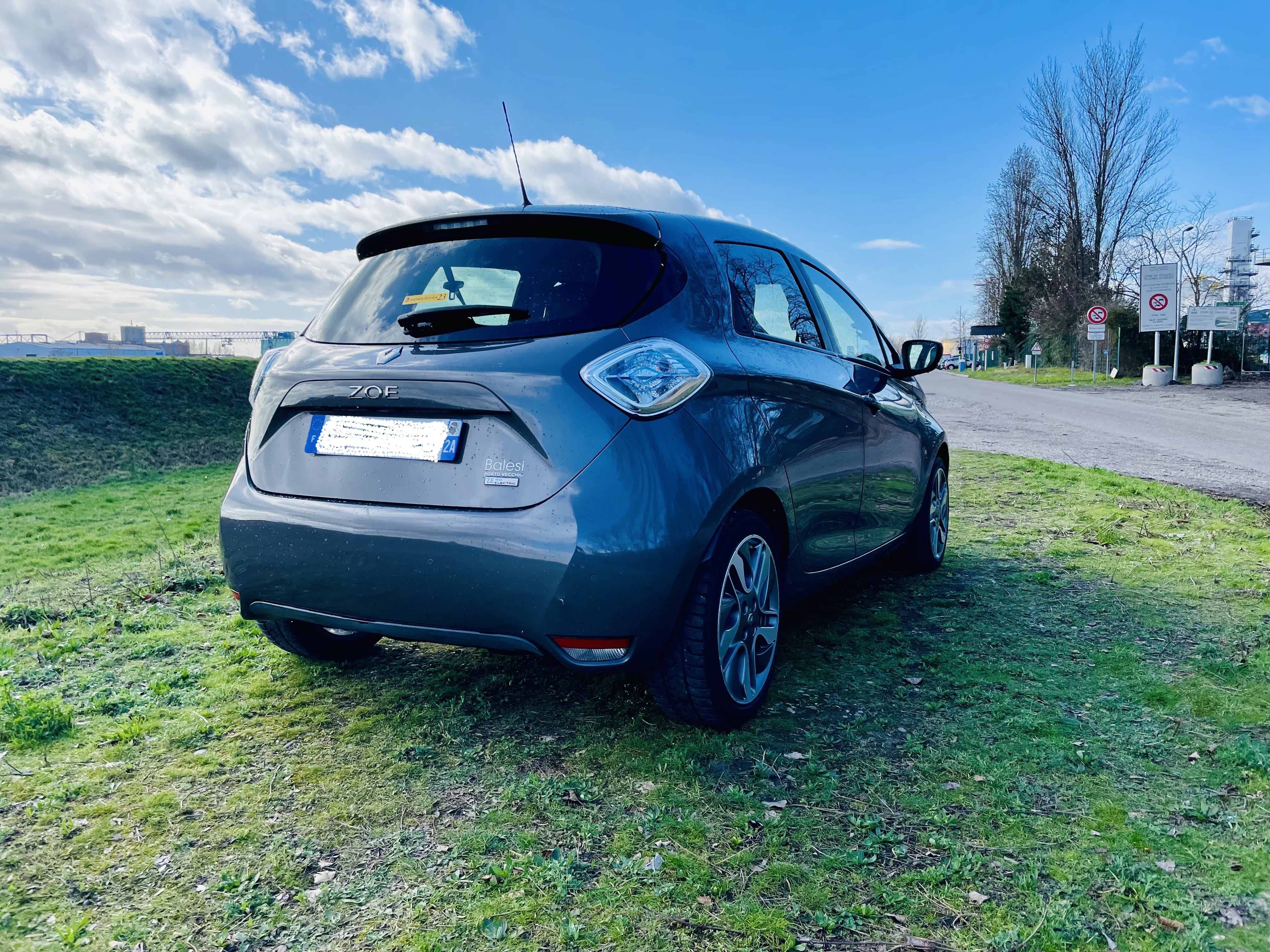 Renault ZOE Free Parking avec GPS