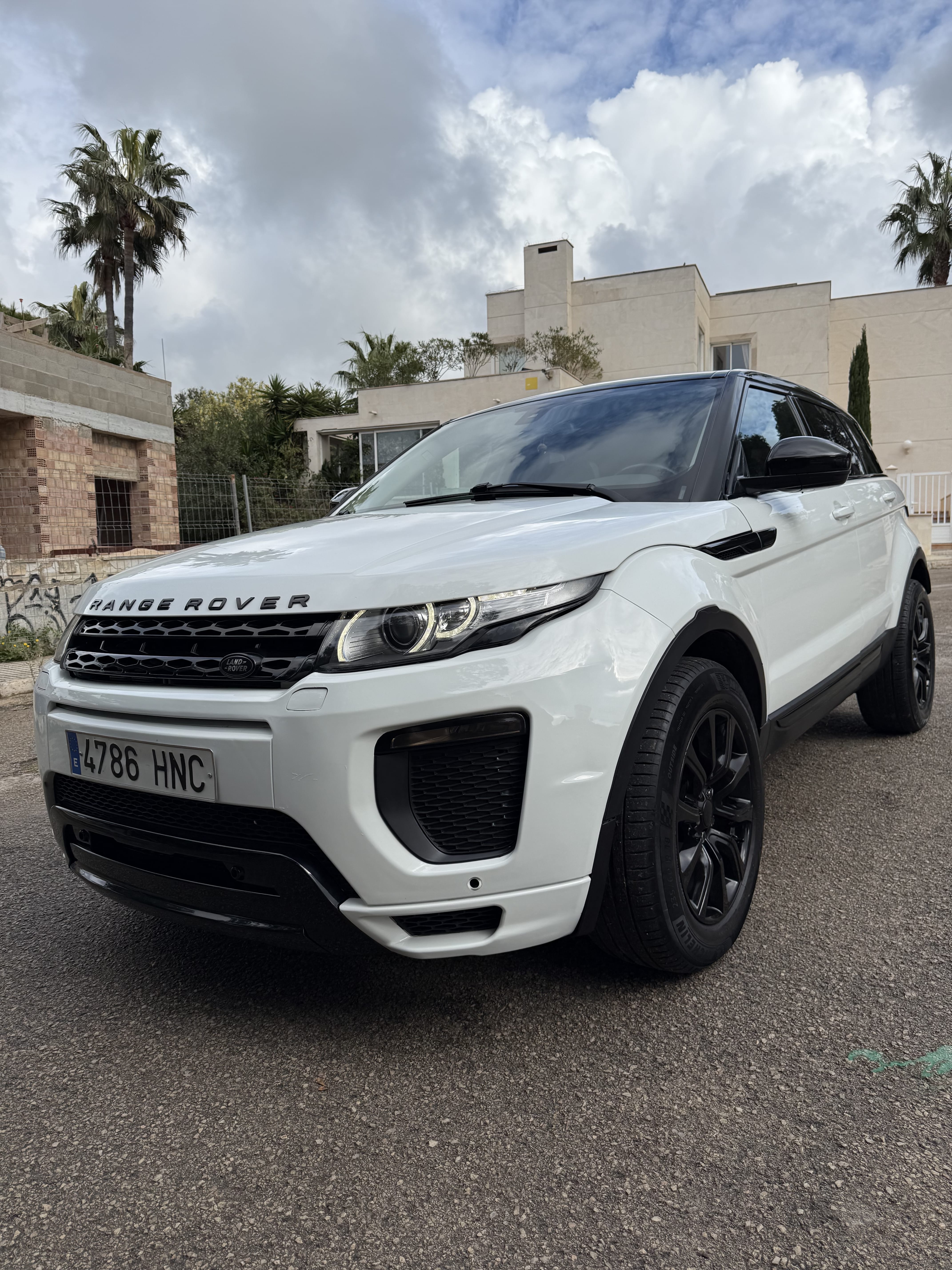 Land-Rover Range Rover Evoque R-Dynamic SE 2.2 SD4 avec Quatre roues motrices