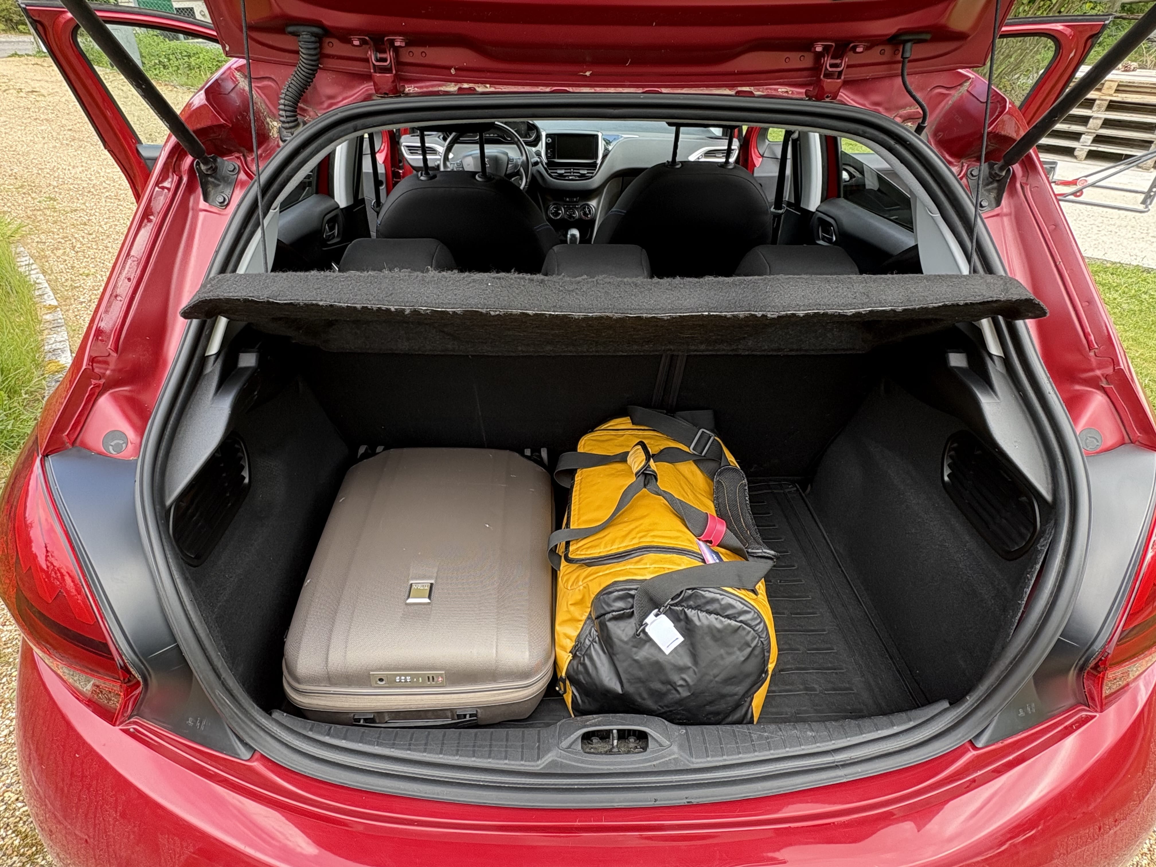 Peugeot 208 mit USB-Ladeanschlüsse