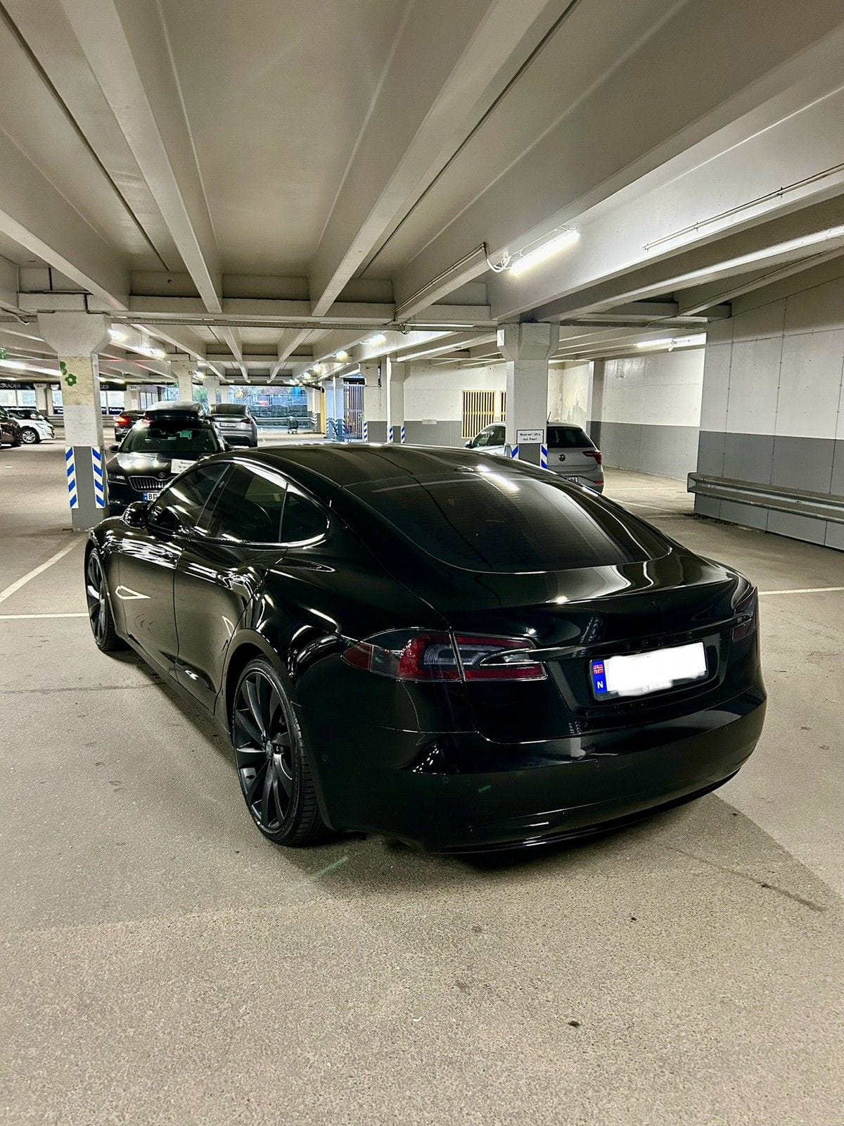 Tesla Model S Long Range Gratis Superlading with GPS