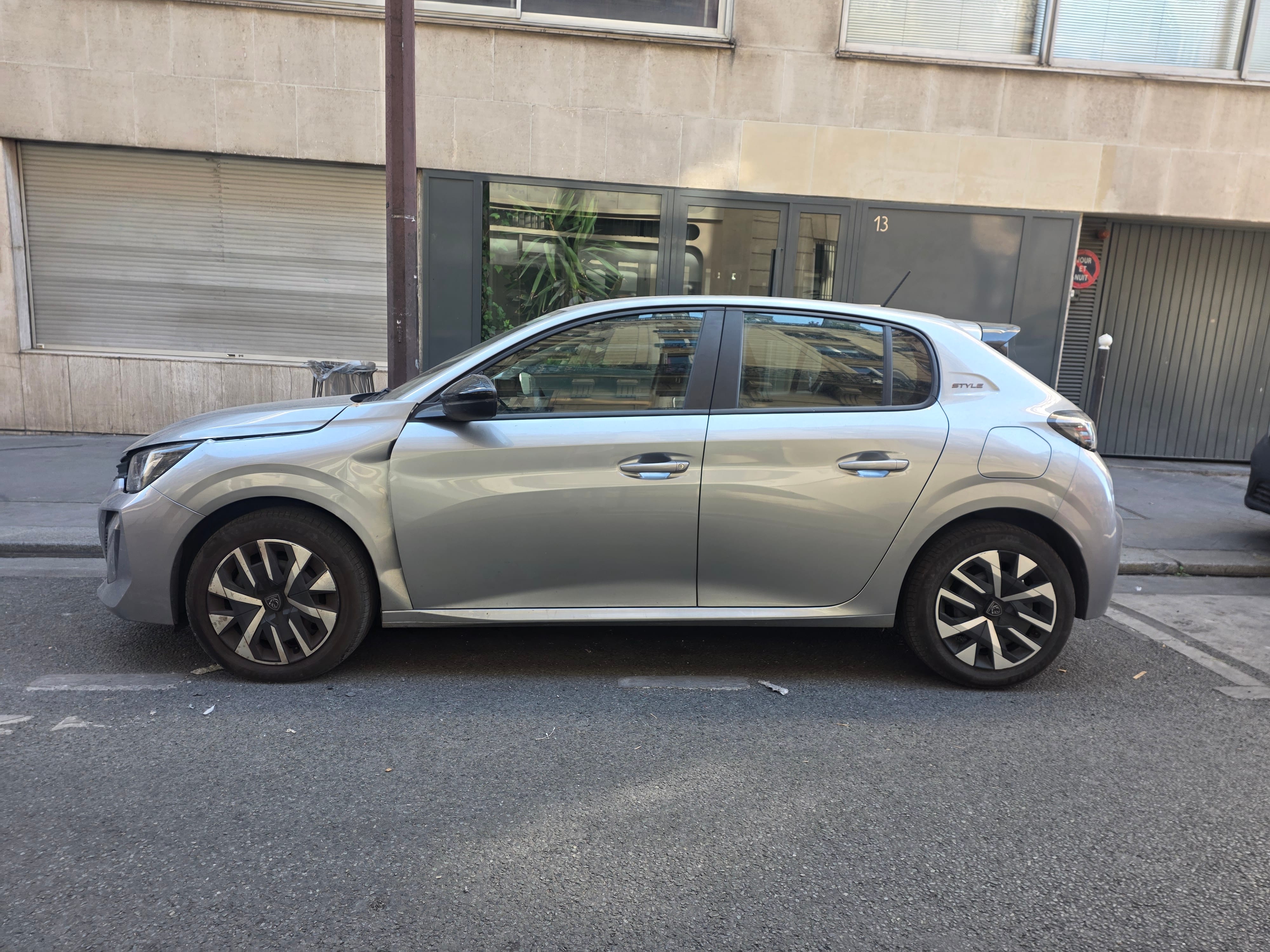 Peugeot 208 avec Climatisation