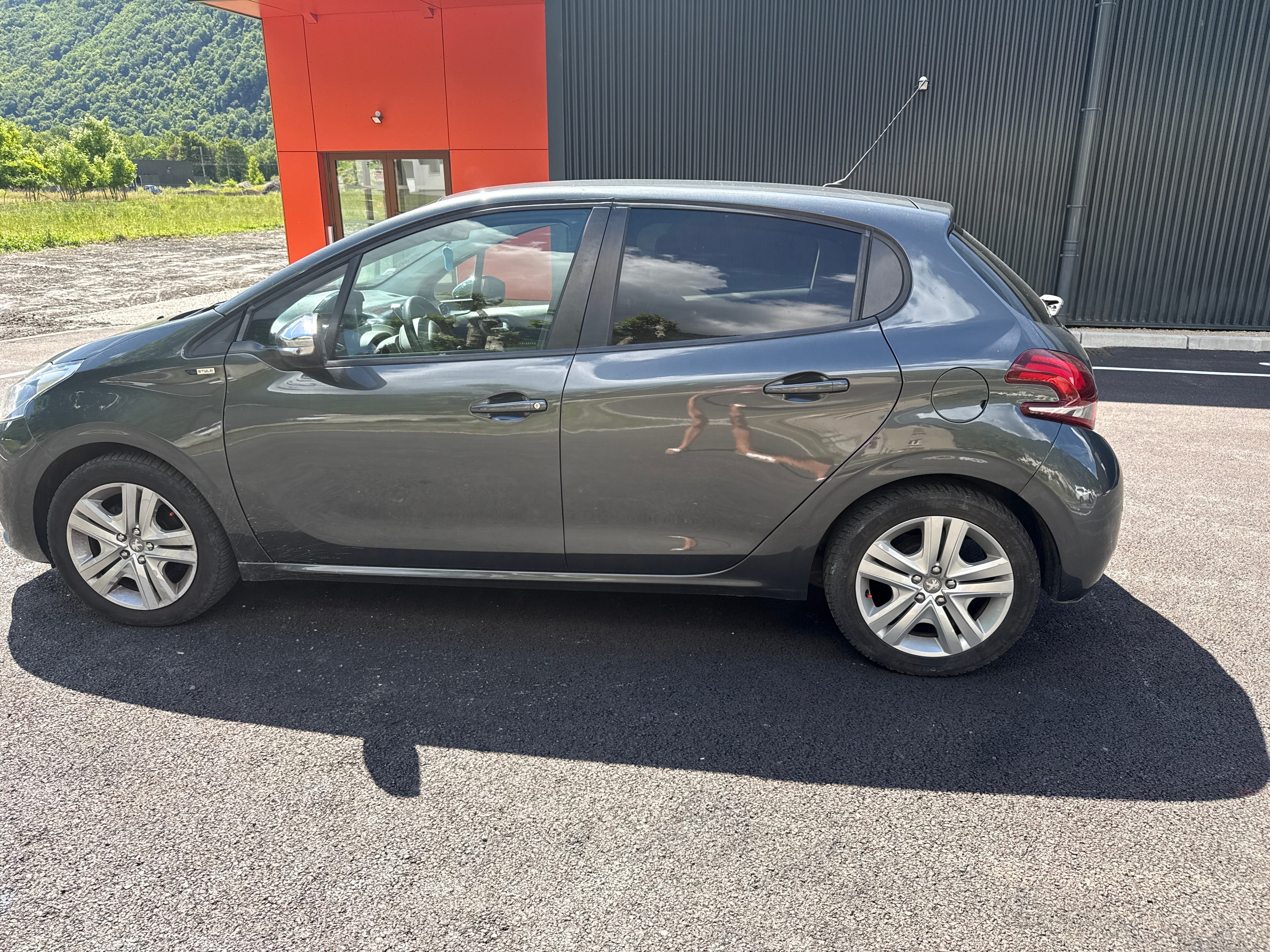 Peugeot 208 avec Climatisation
