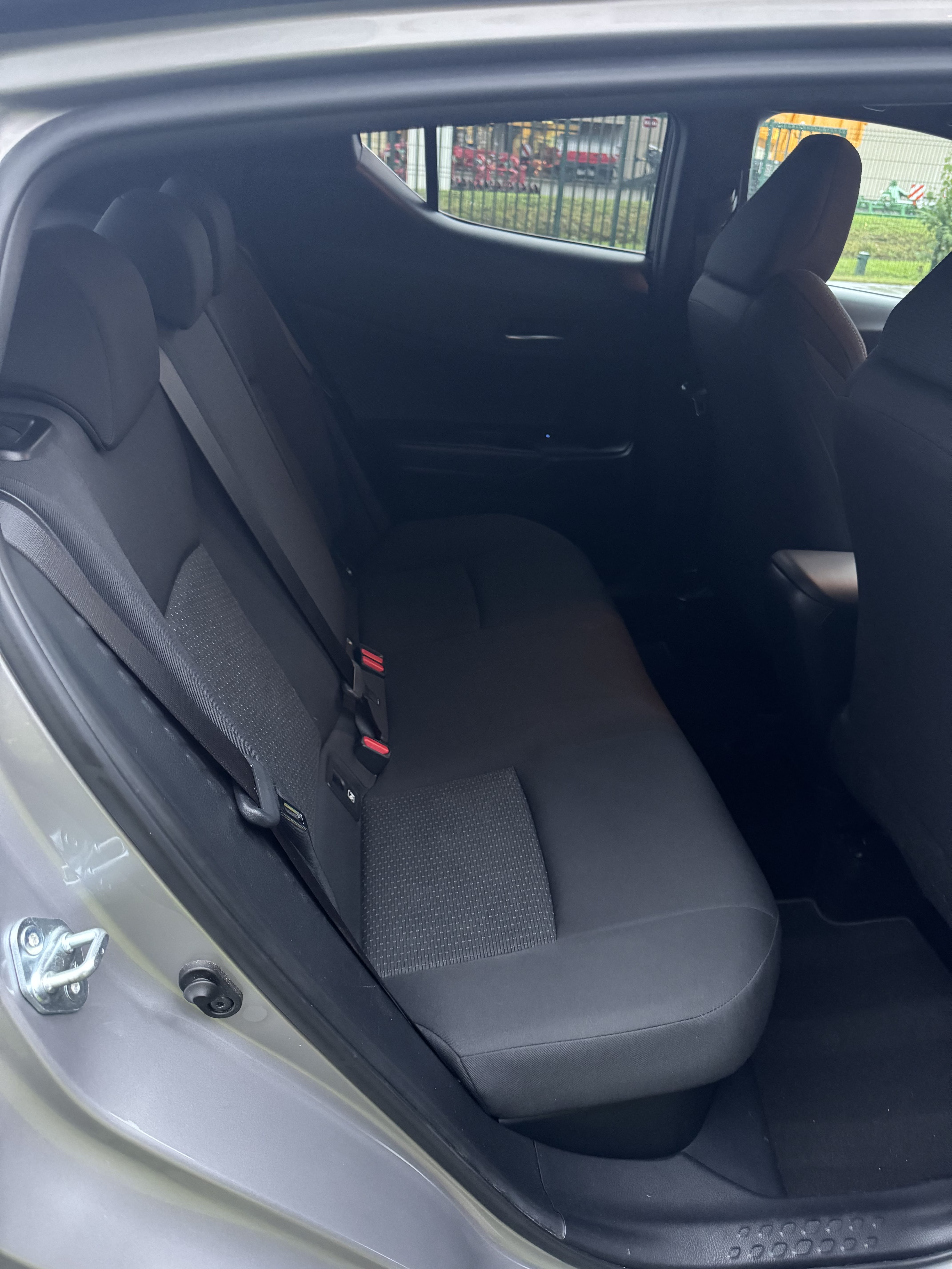 Toyota C-HR 1.8 VVT-i 16V 122 HSD Hybrid 2WD CVT 99 cv Boîte auto avec Entrée audio / iPod