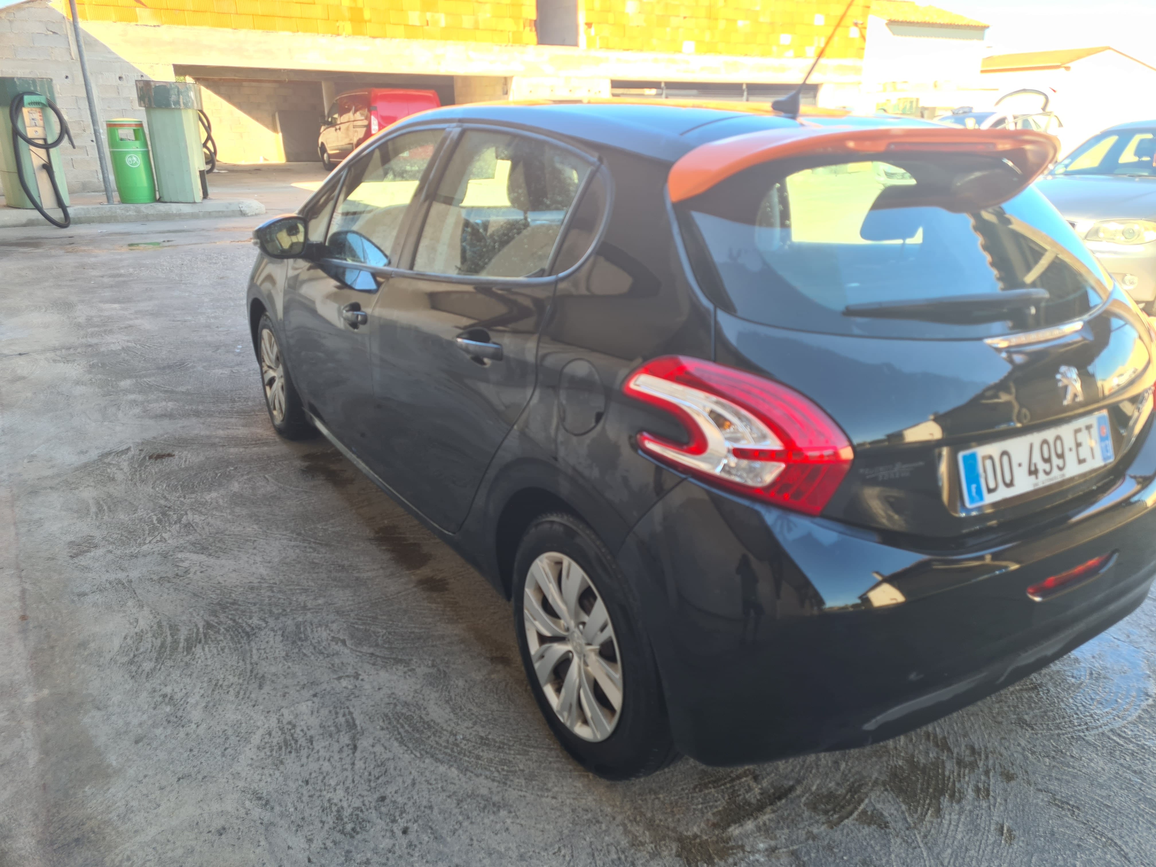 Peugeot 208 1.6 hdi confort climatisation 92cv avec GPS