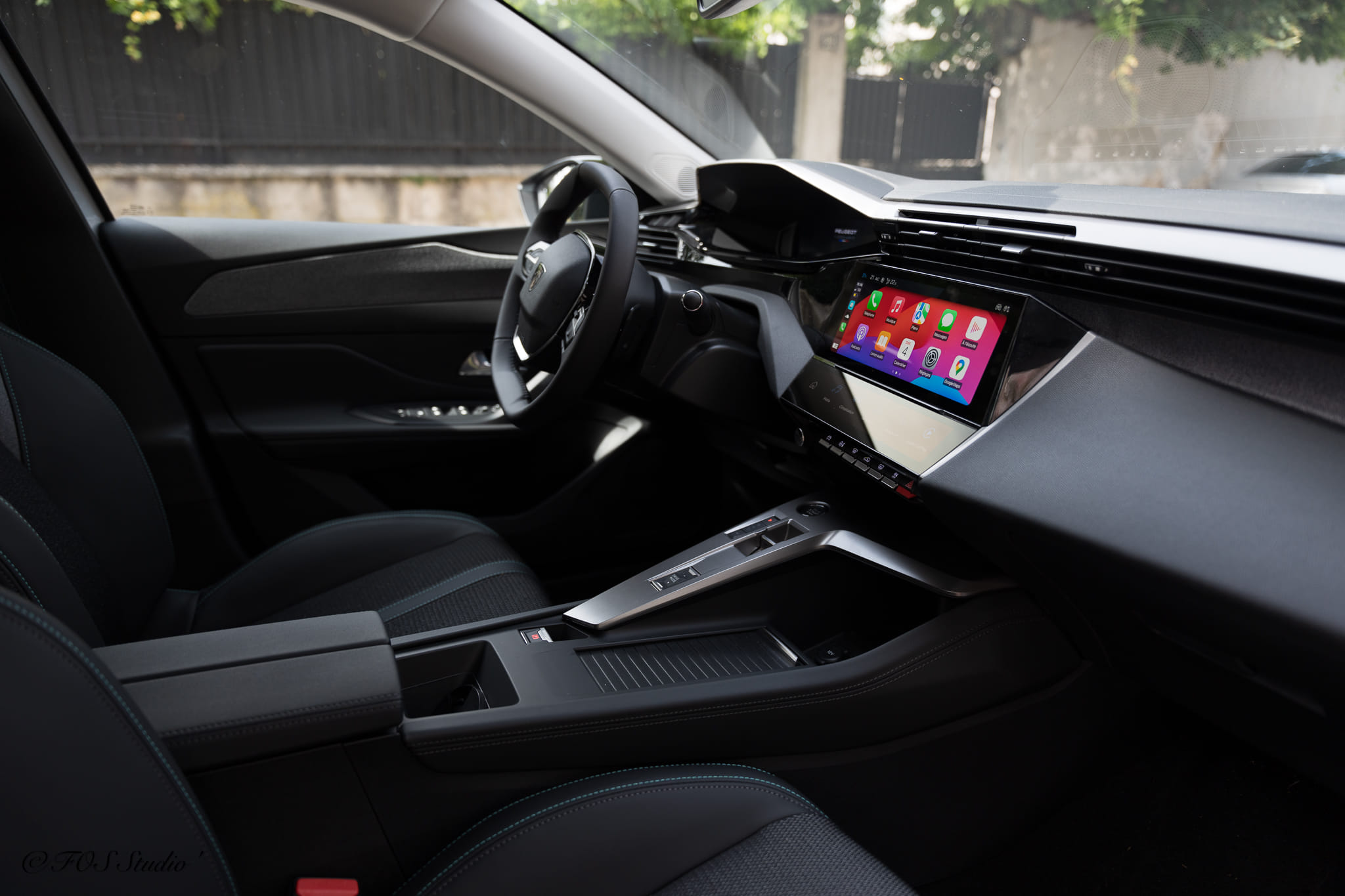 Peugeot 308 mit Kindersitz