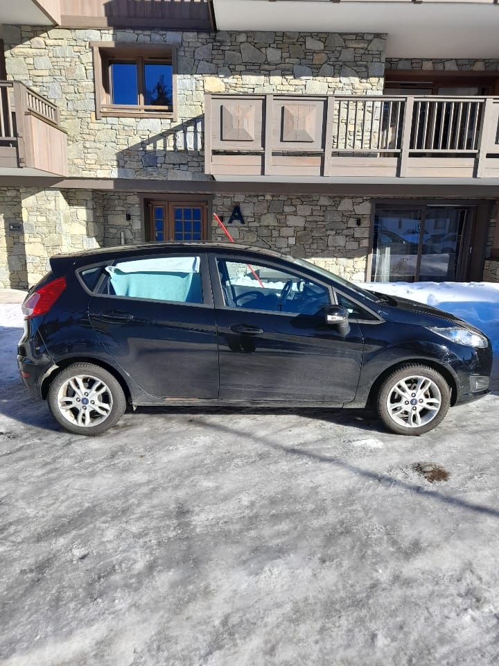 Ford Fiesta 1,25 82cv carplay avec Pneus neige