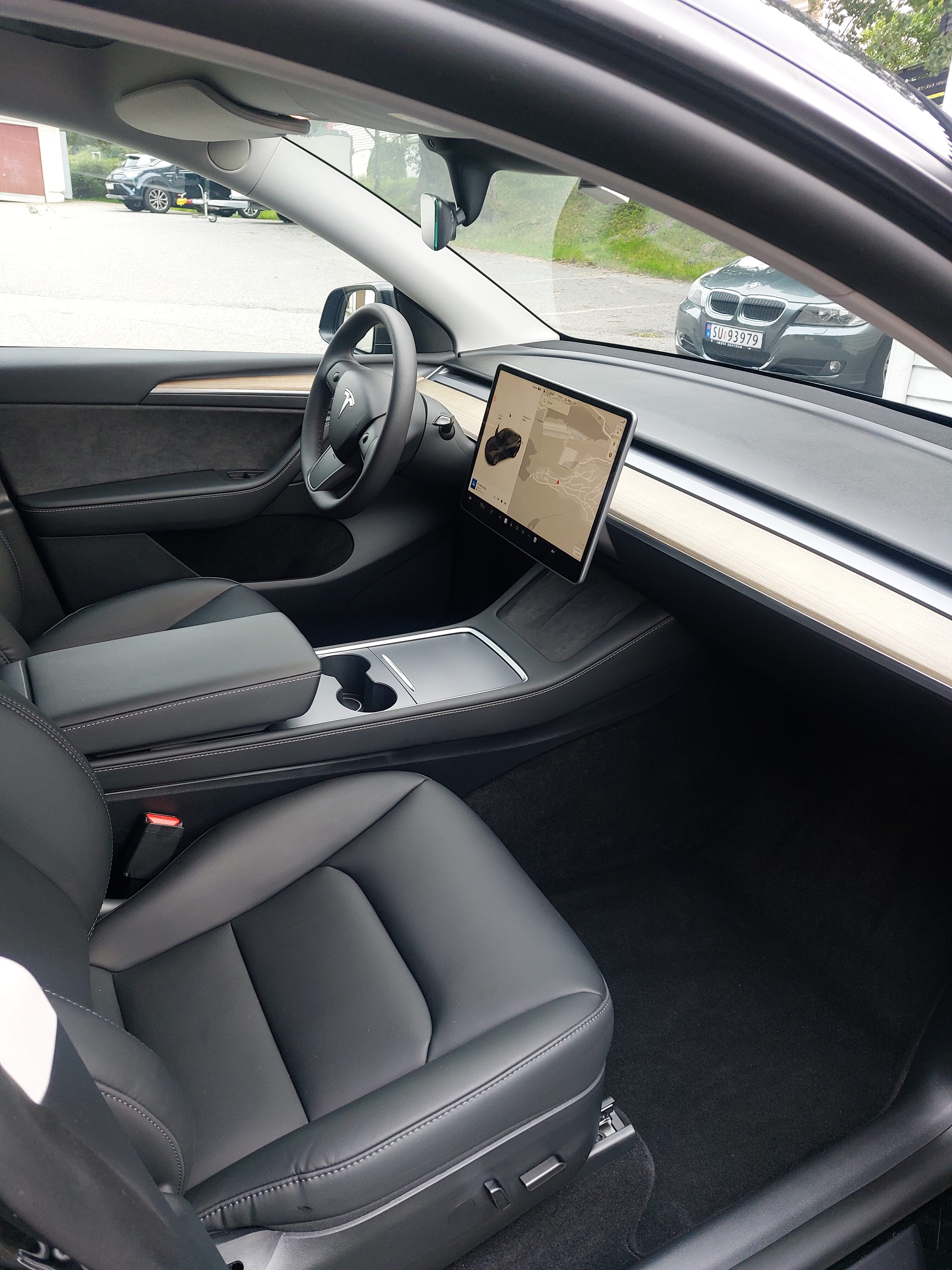 Tesla Model Y med Cruisekontroll