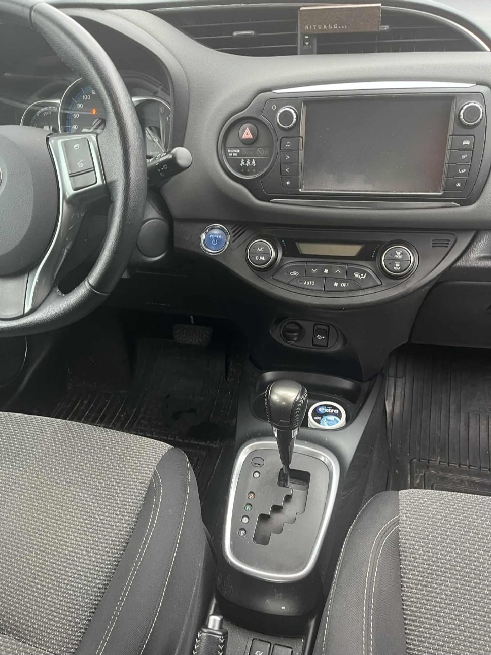 Toyota Yaris Hybrid 1,5 Bensin, Automat, inkl. BEBOERKORT SONE parkering med Cruisekontroll