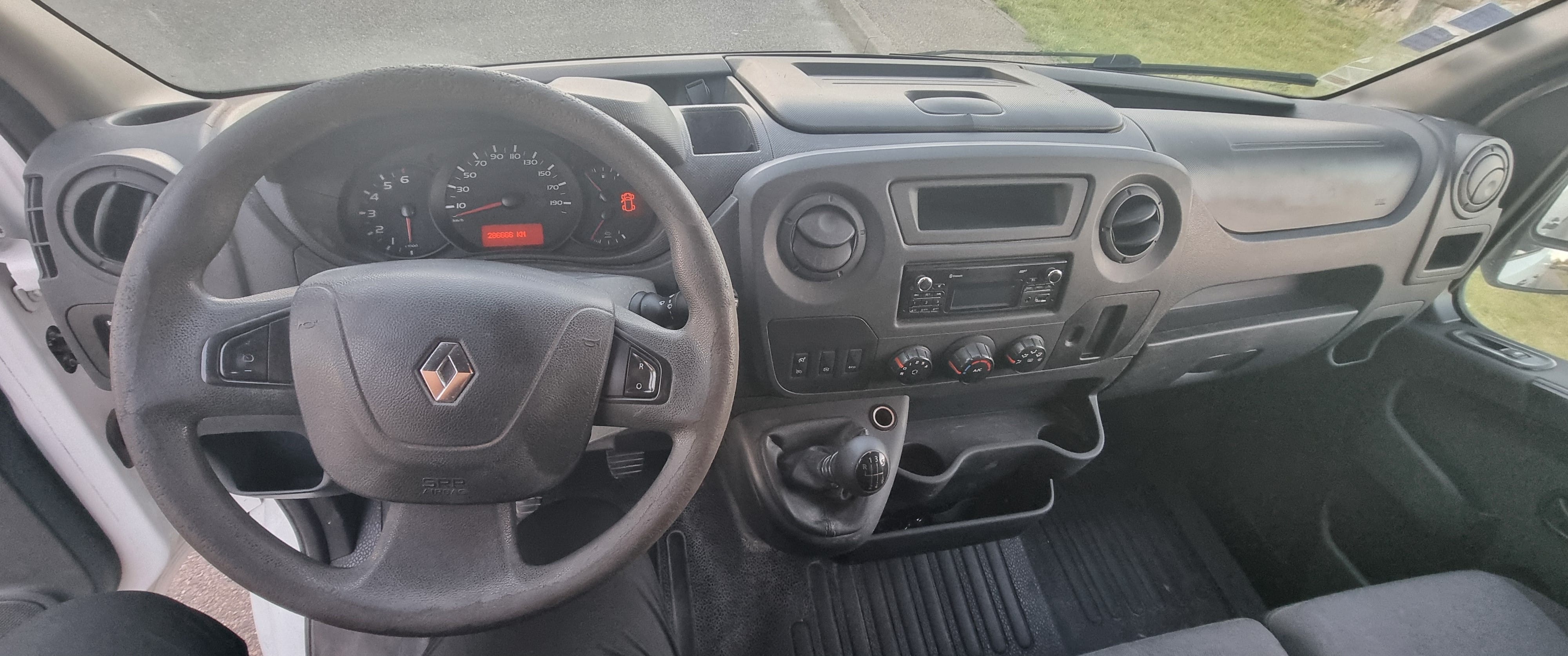 Renault Master 2.3 dci 145 with Air conditioning