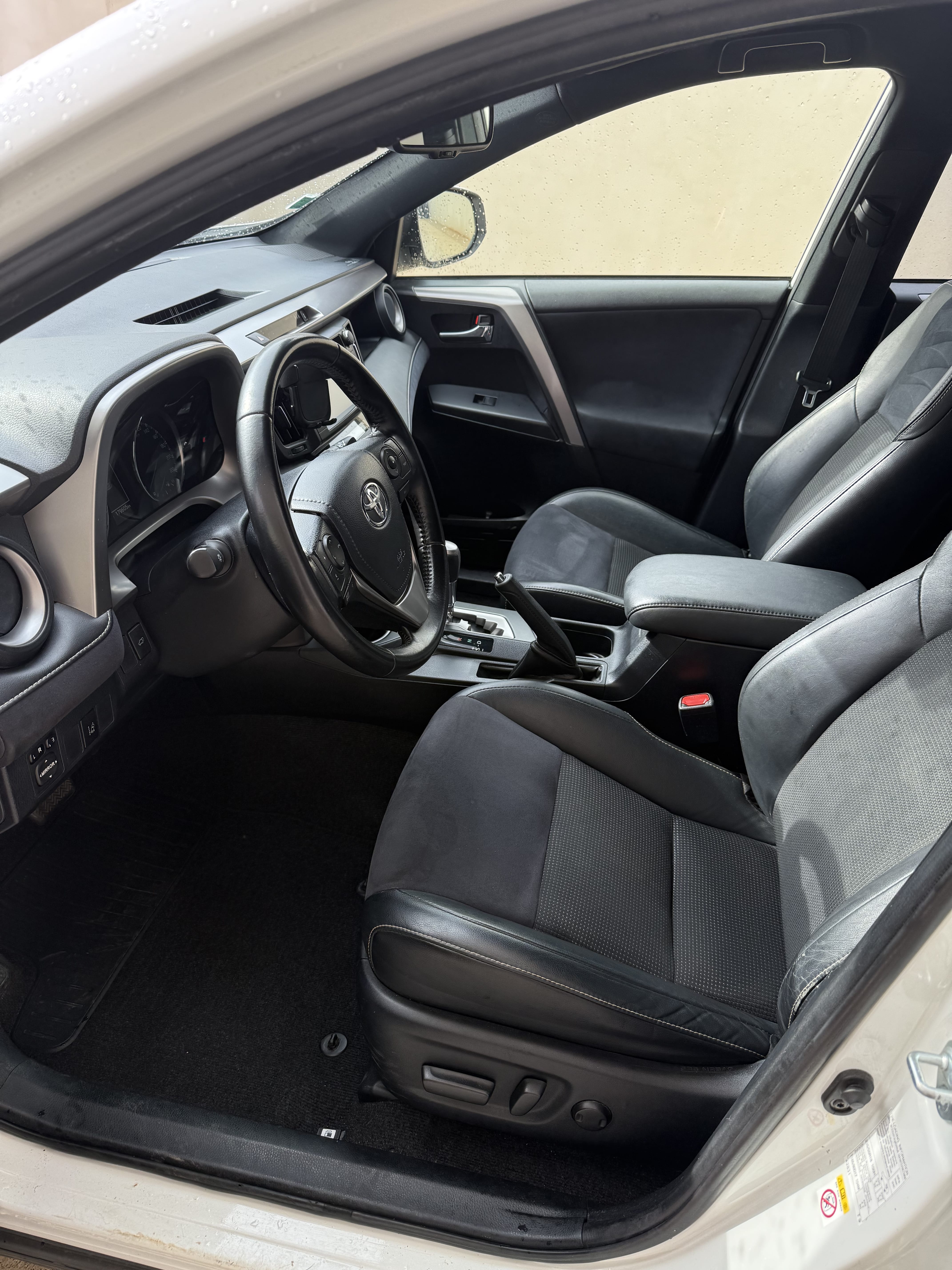 Toyota RAV 4 Hybride avec Audio Bluetooth