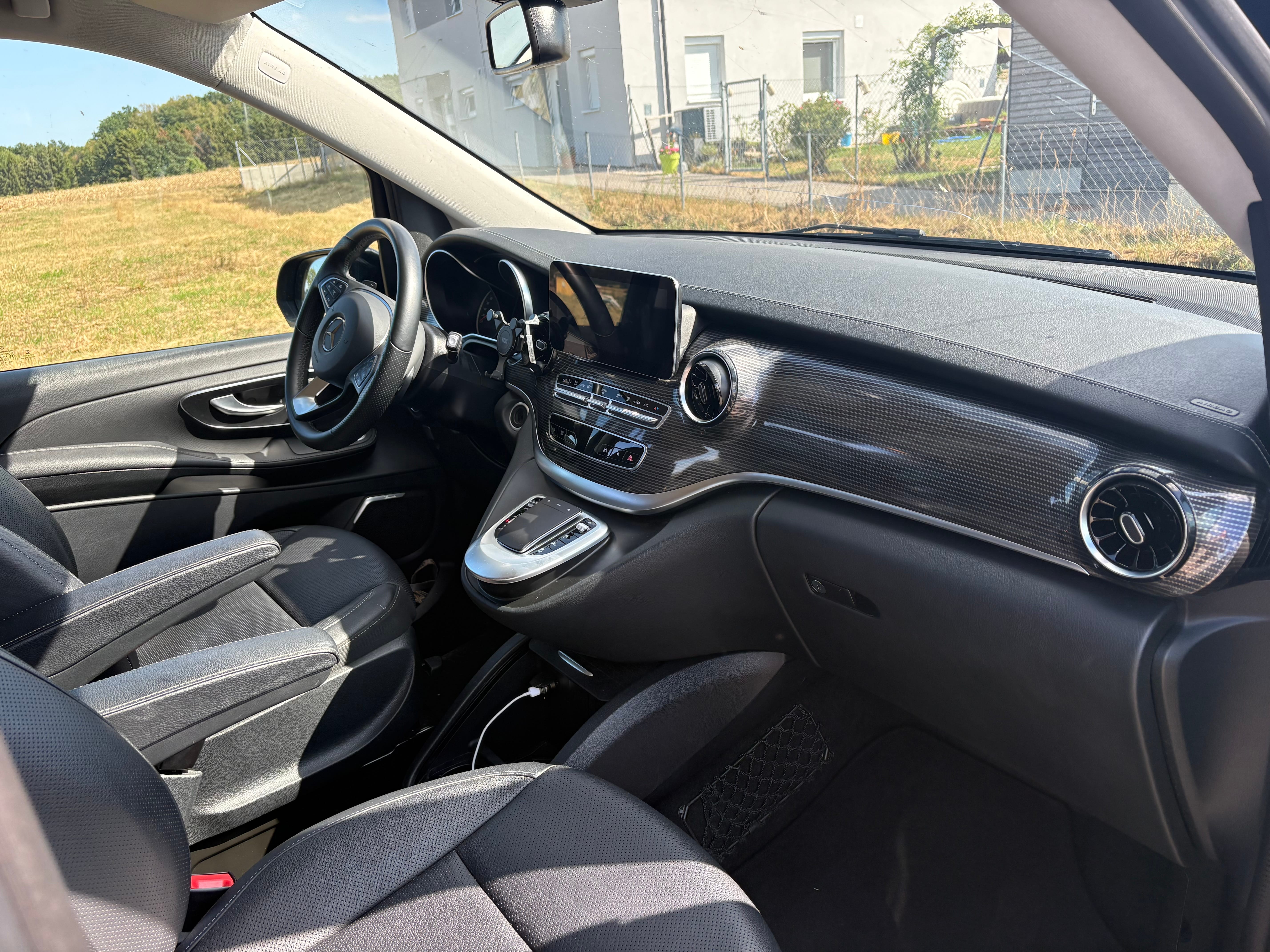 Mercedes-Benz V-Klasse 300d mit Navigationsgerät
