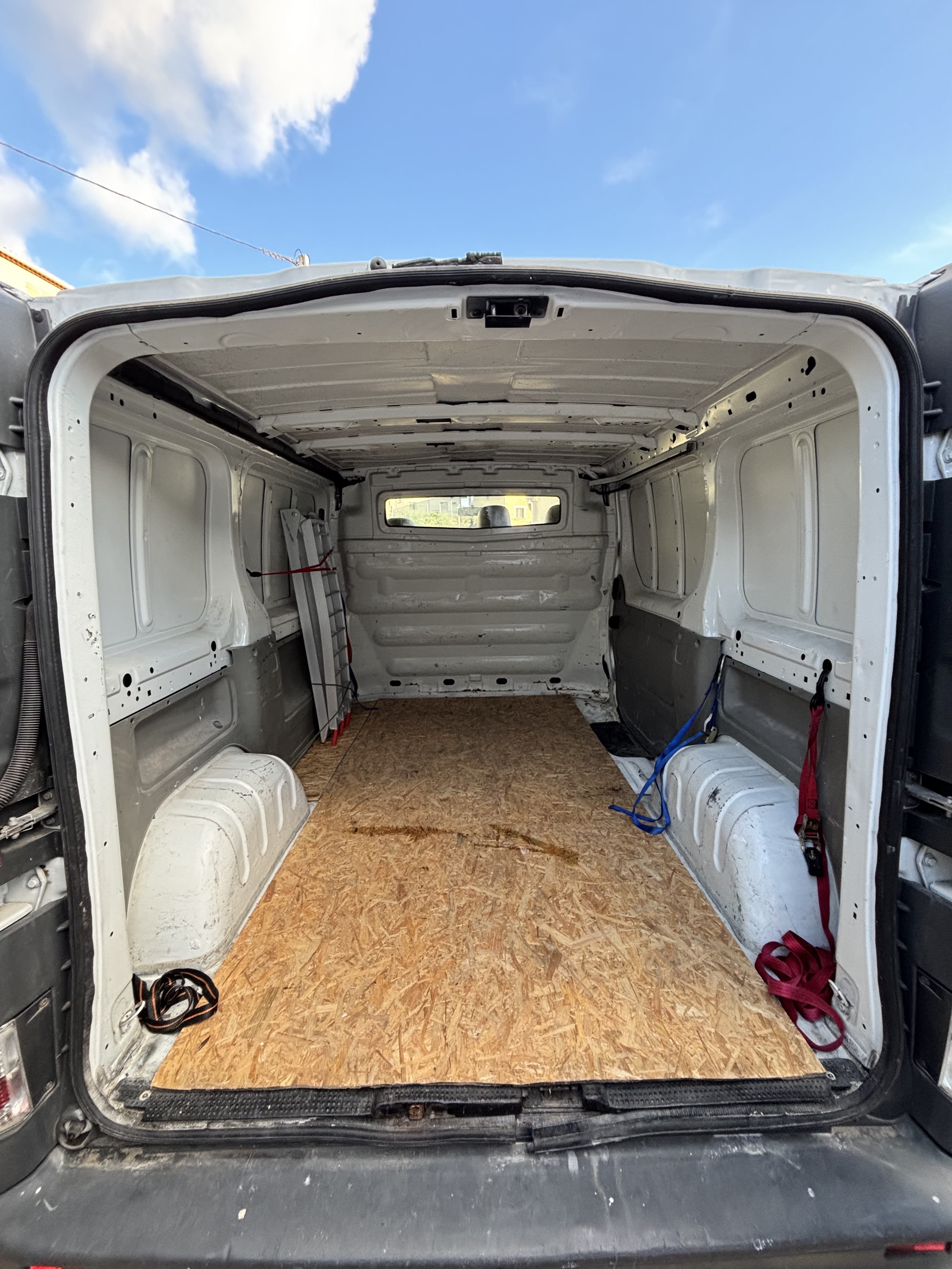 Opel Vivaro avec Attelage