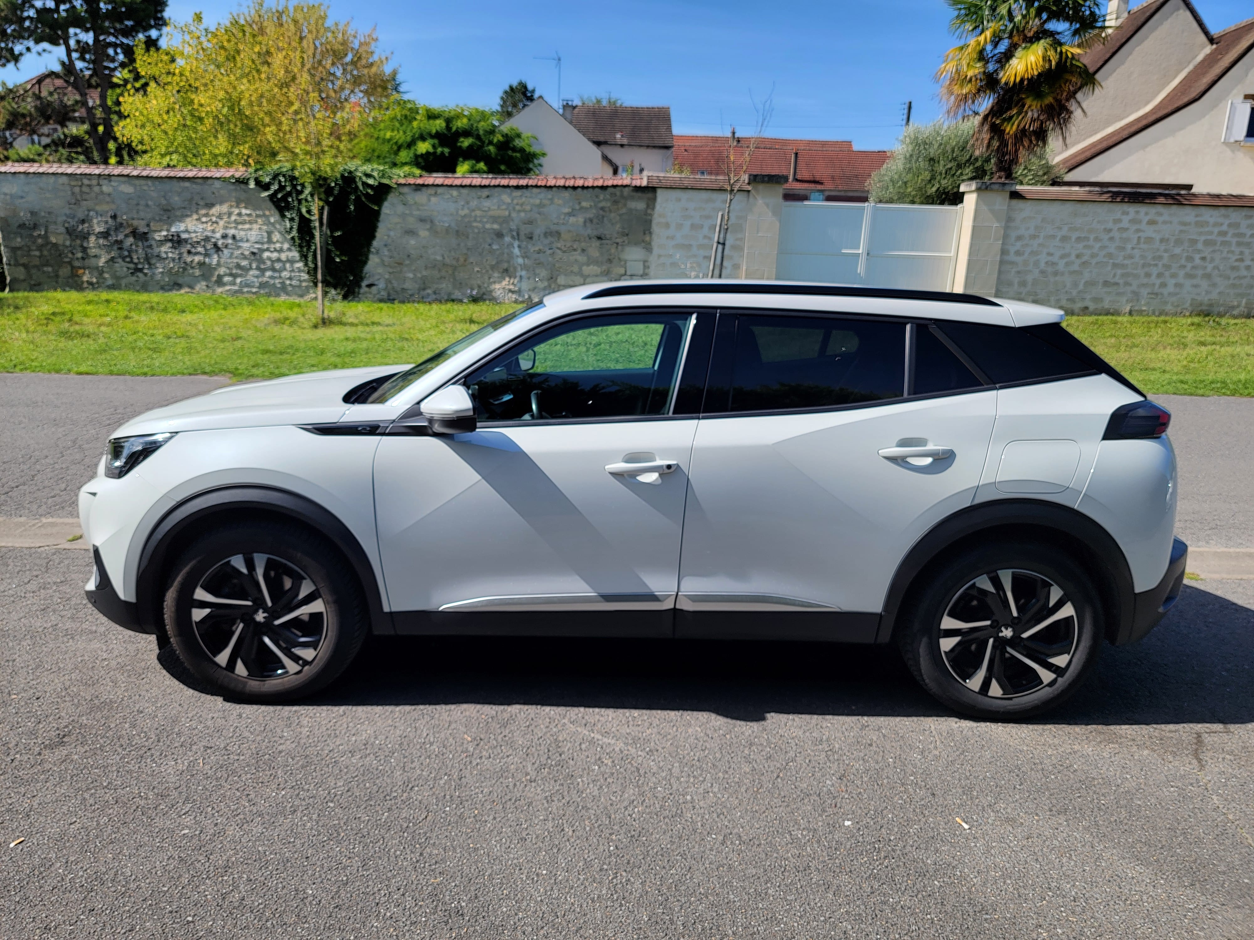 Peugeot e-2008 Allure avec Entrée audio / iPod