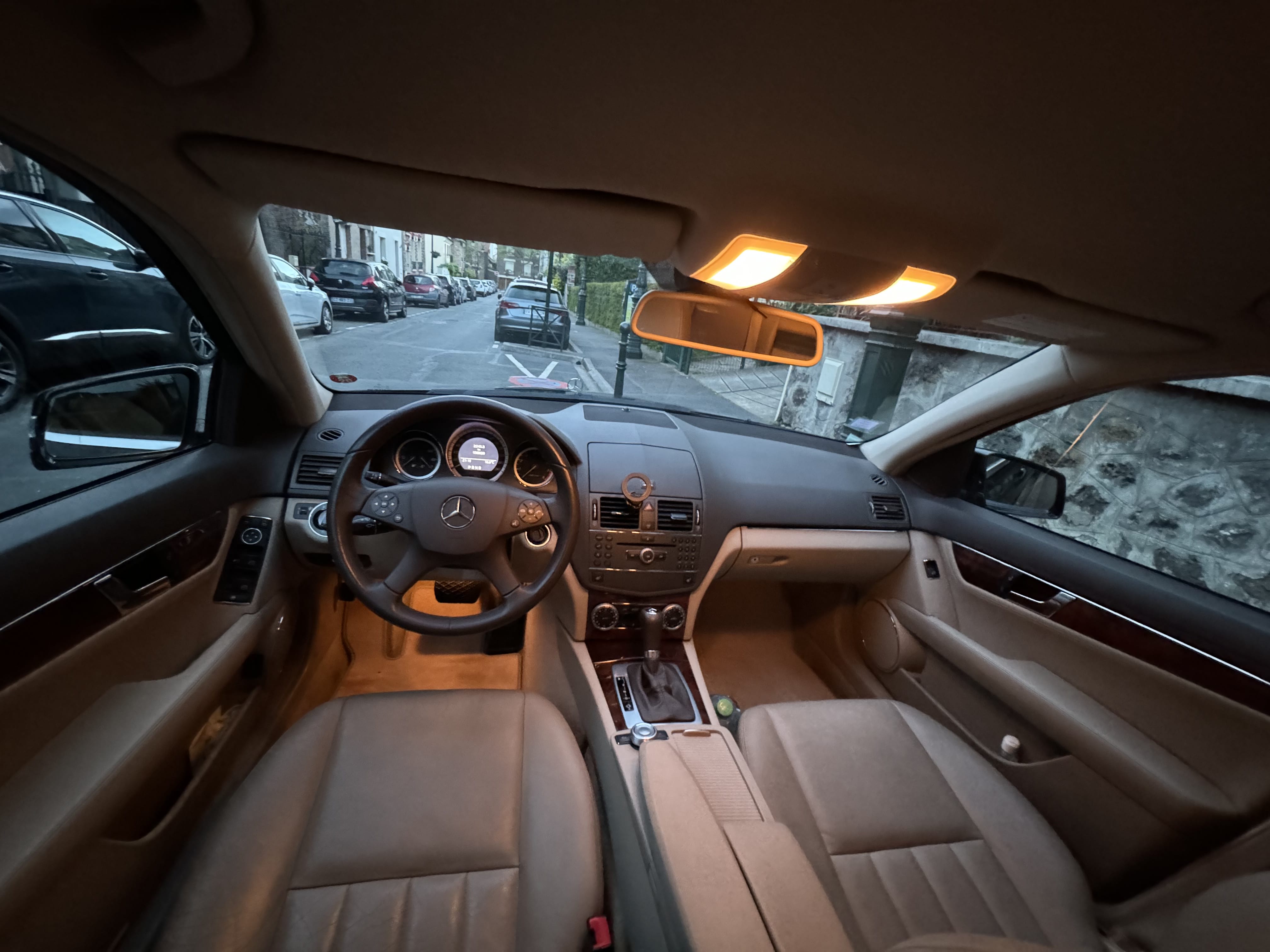 Mercedes-Benz Classe C 200 CGI Avantgarde — Boîte automatique 7 rapports avec Régulateur de vitesse