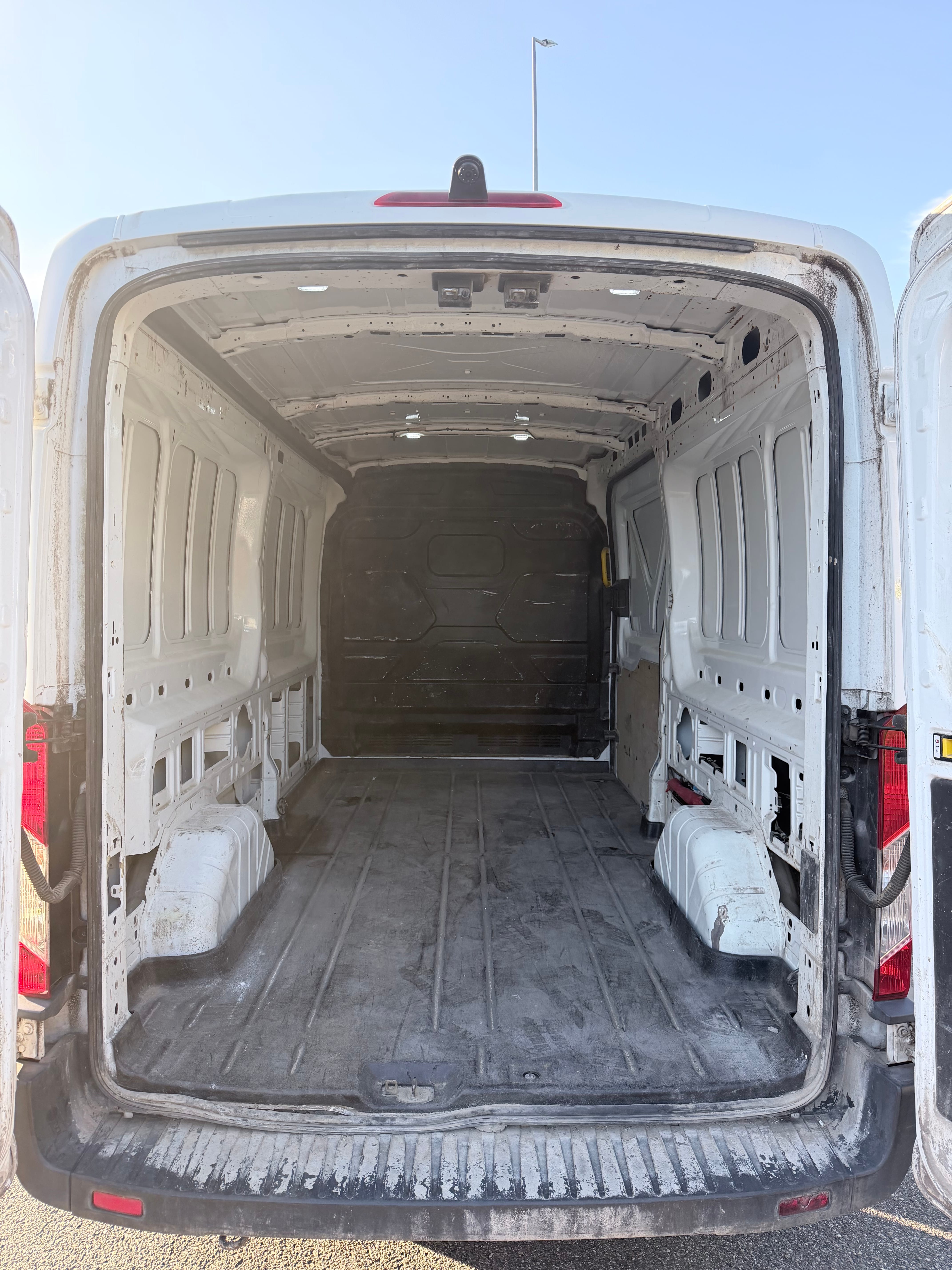 Ford Transit Fourgon 2l avec Audio Bluetooth