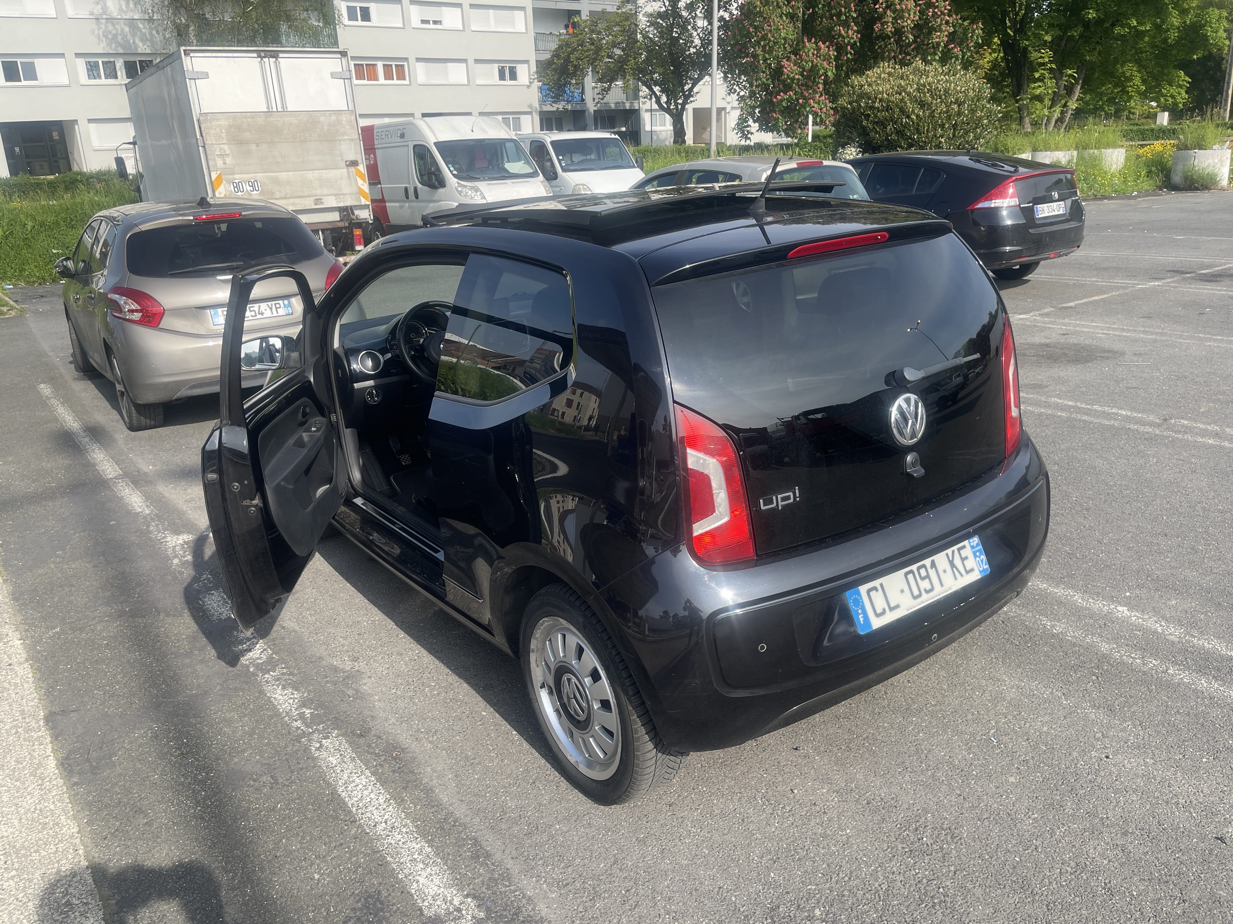 Volkswagen e-Up ! Édition black - 1.0 i 12V 75 cv avec Climatisation