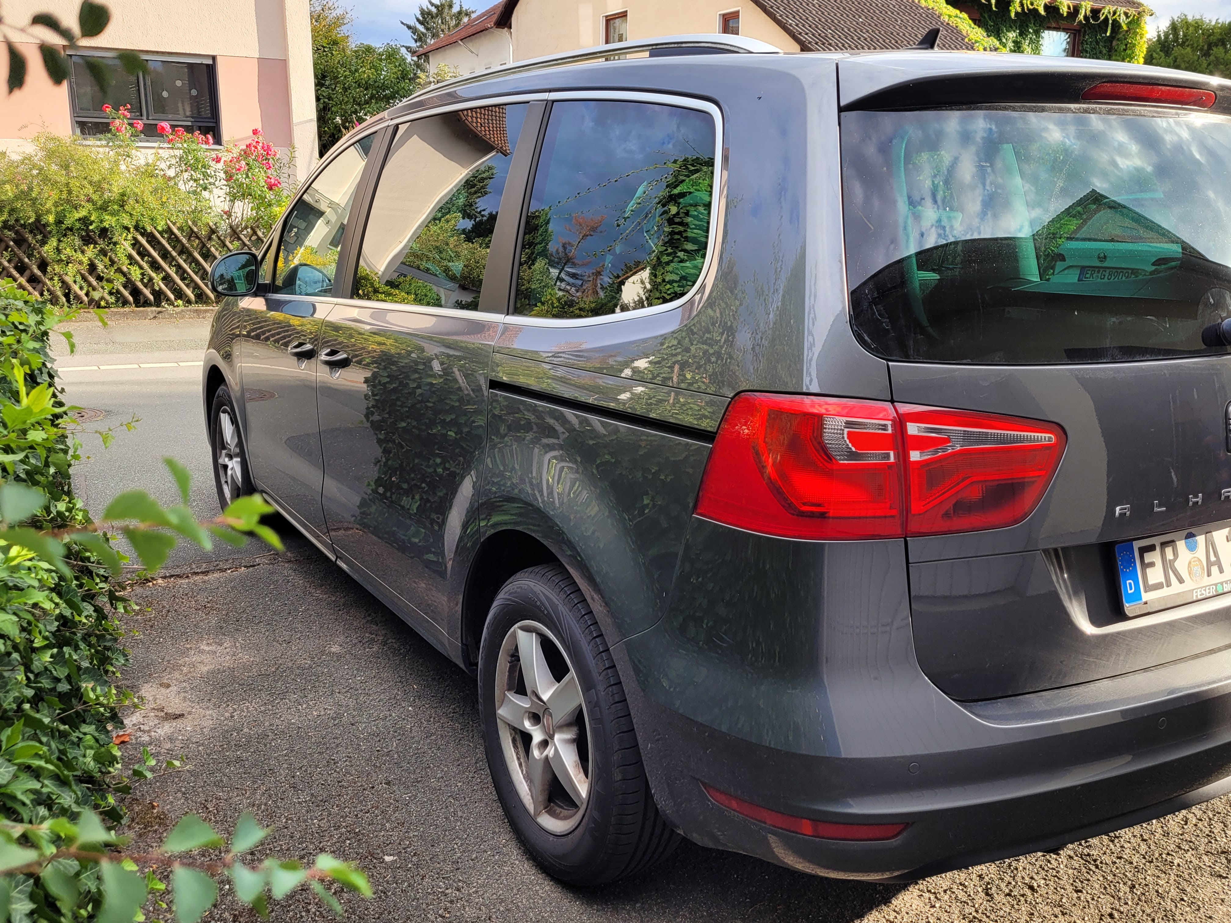 Seat Alhambra mit Navigationsgerät