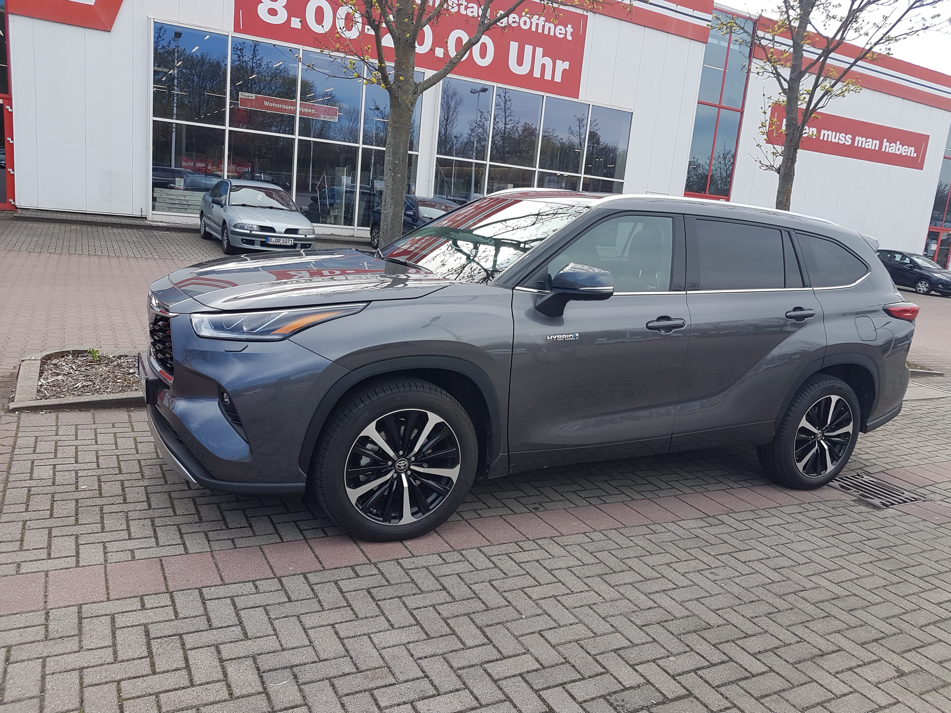Toyota Highlander, 2021, Super 95 / Électrique (hybride), automatique, 7 places