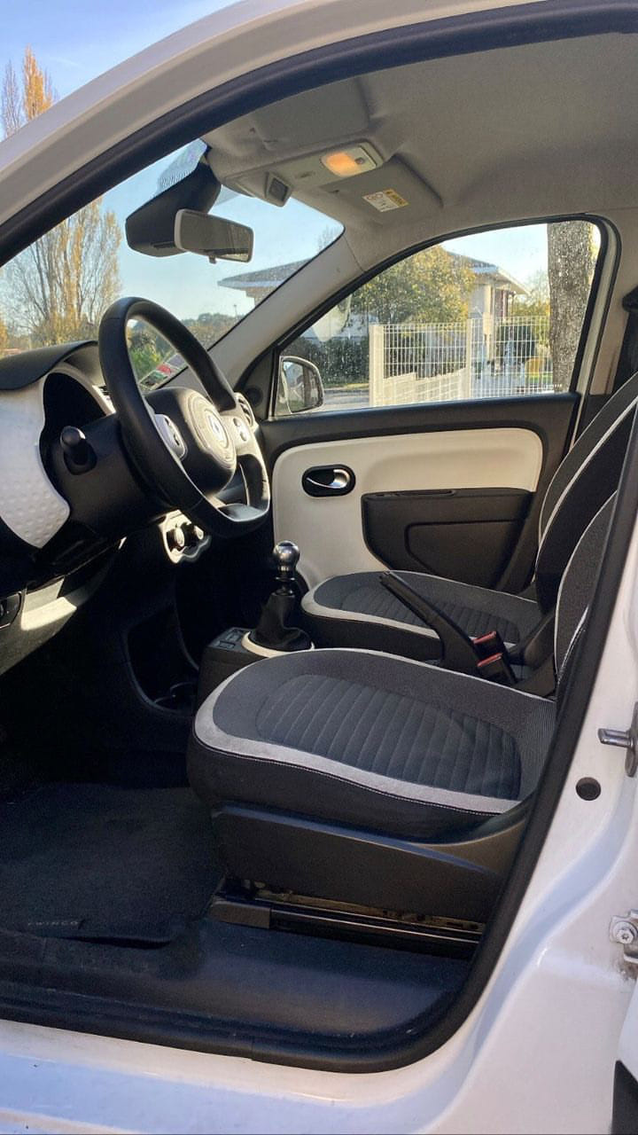Renault Twingo III with Audio / iPod input