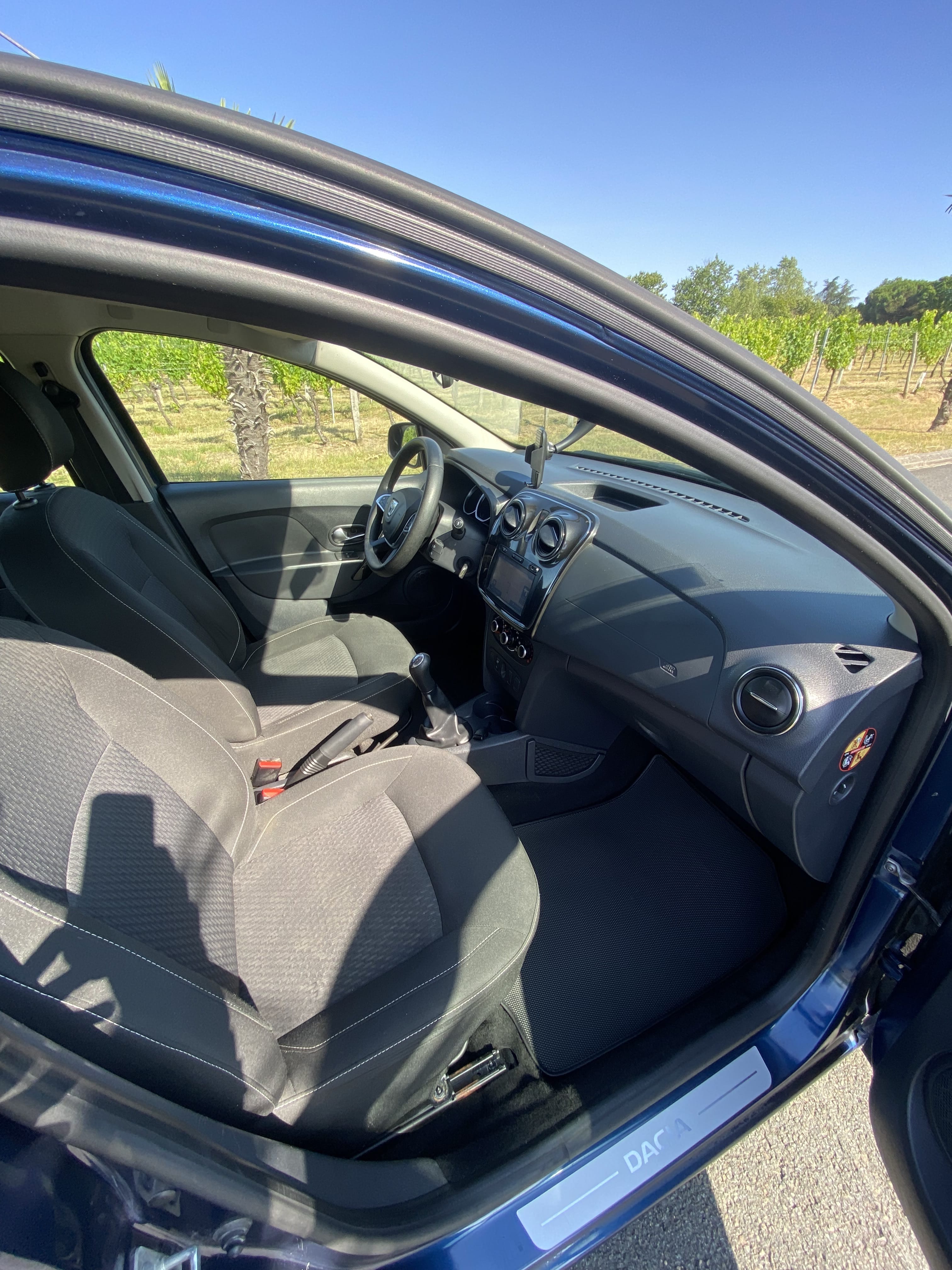Dacia Sandero avec caméras de recule avec Audio Bluetooth