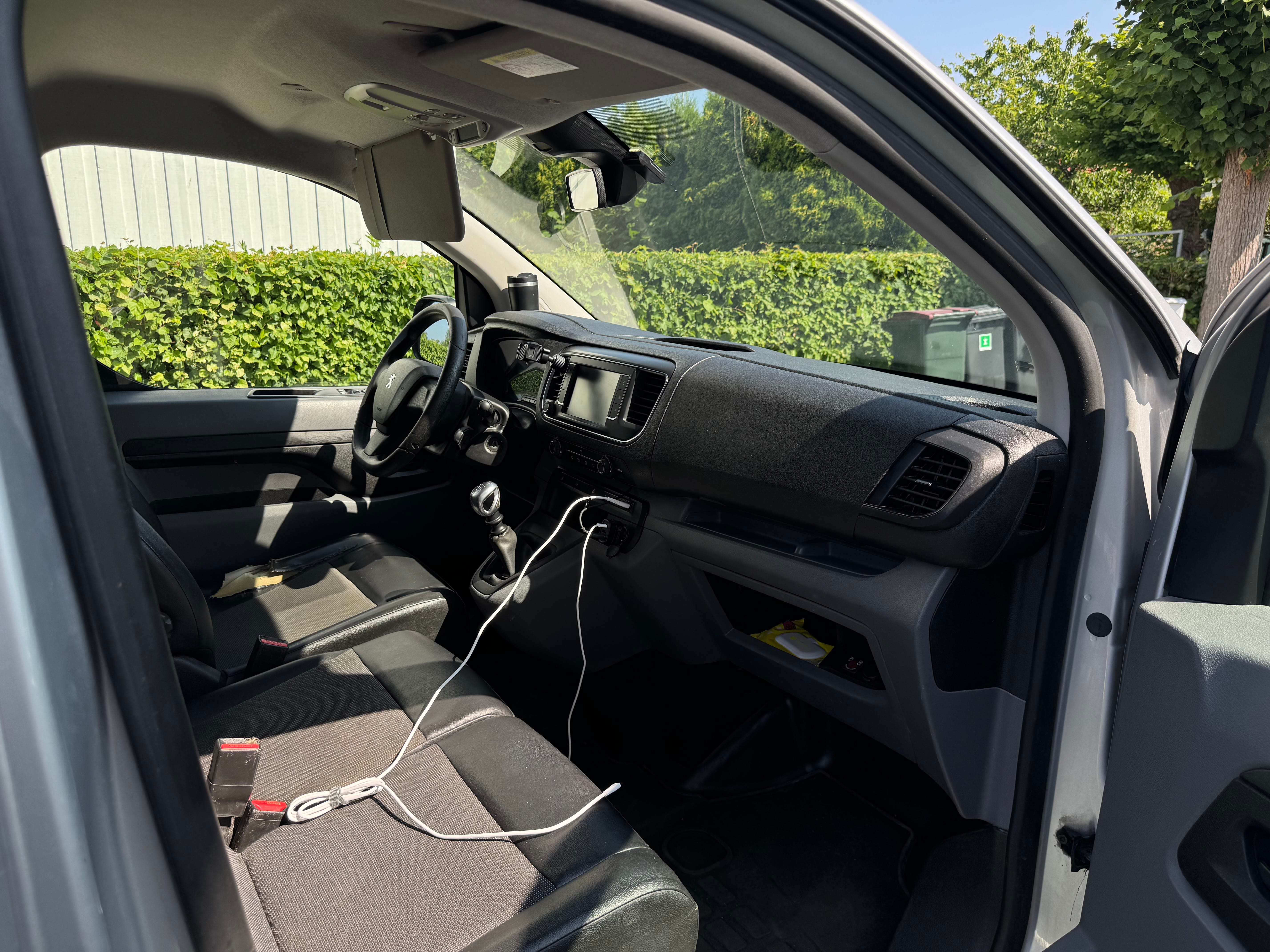 Peugeot Expert 2.0 CAMPER//230V//Kjøleskap//Takluke//Seng med Bluetooth audio