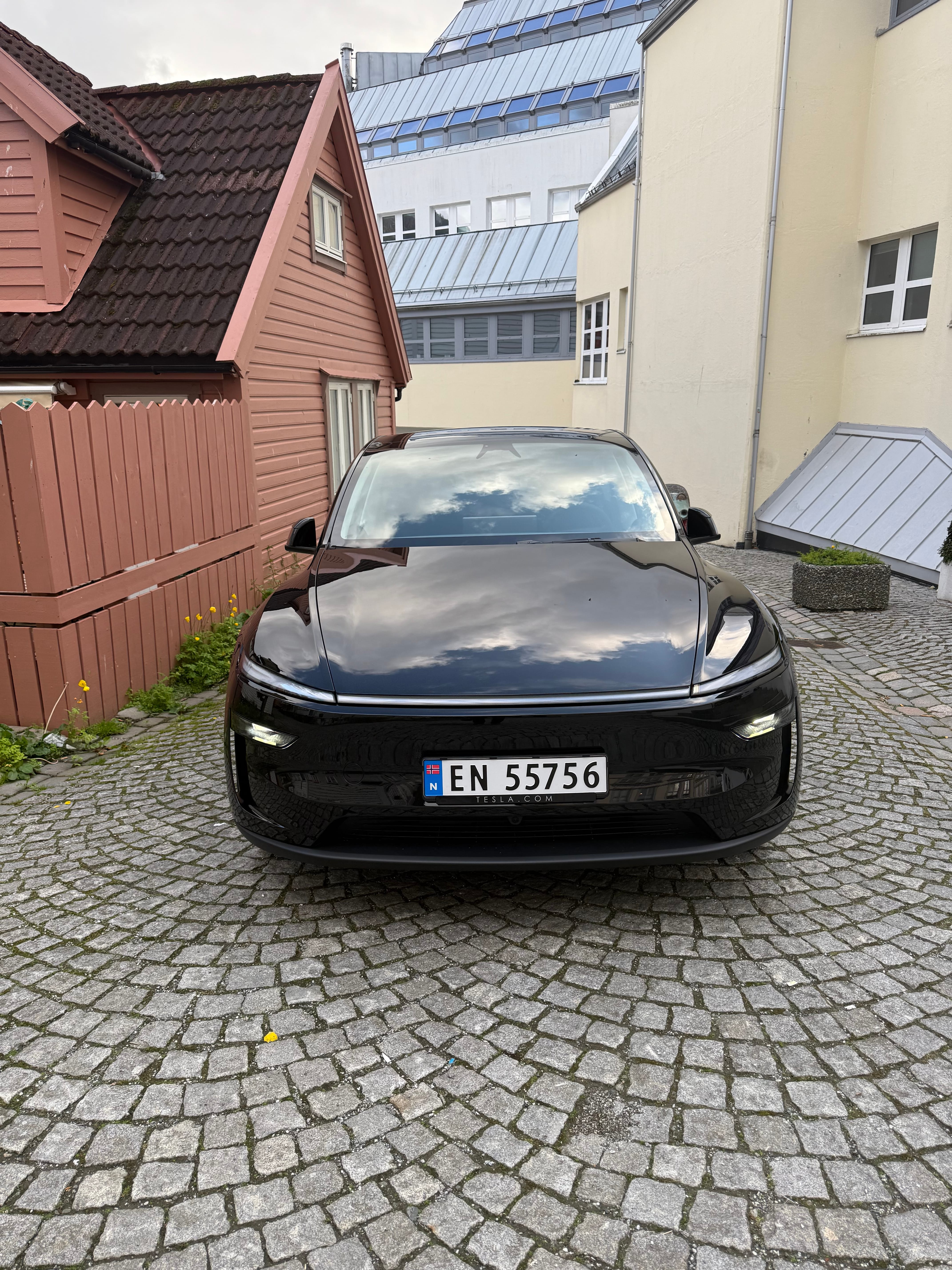 Tesla Model Y Long Range med Tilhengerfeste