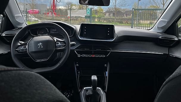 Peugeot 208 with Cruise control