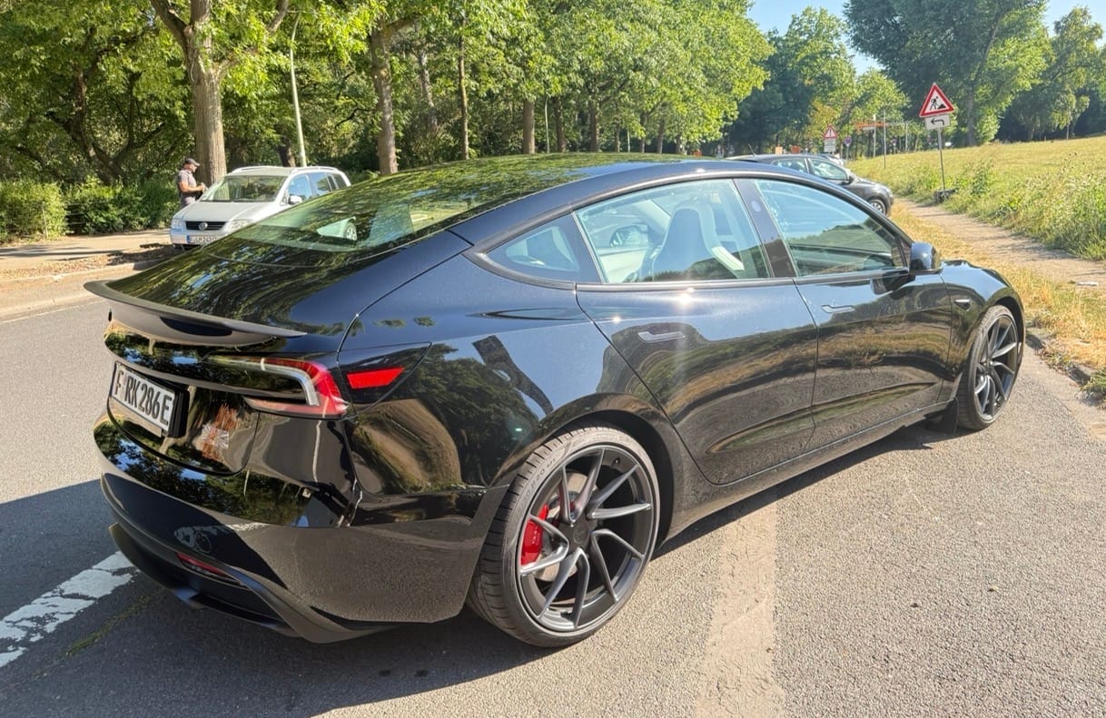 Tesla Model 3 Performance mit Rückfahrkamera