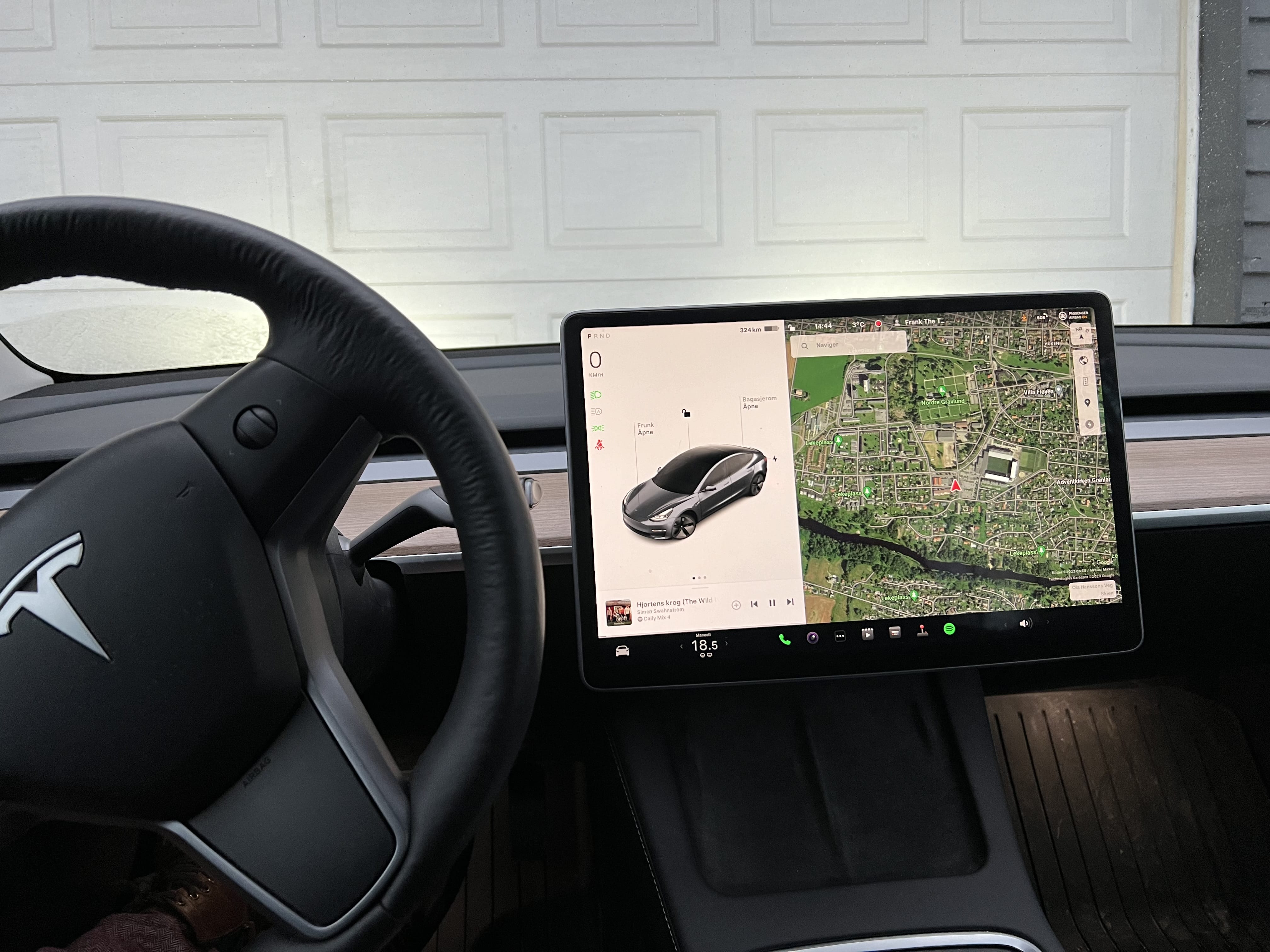 Tesla Model 3 Long Range med Vinterdekk