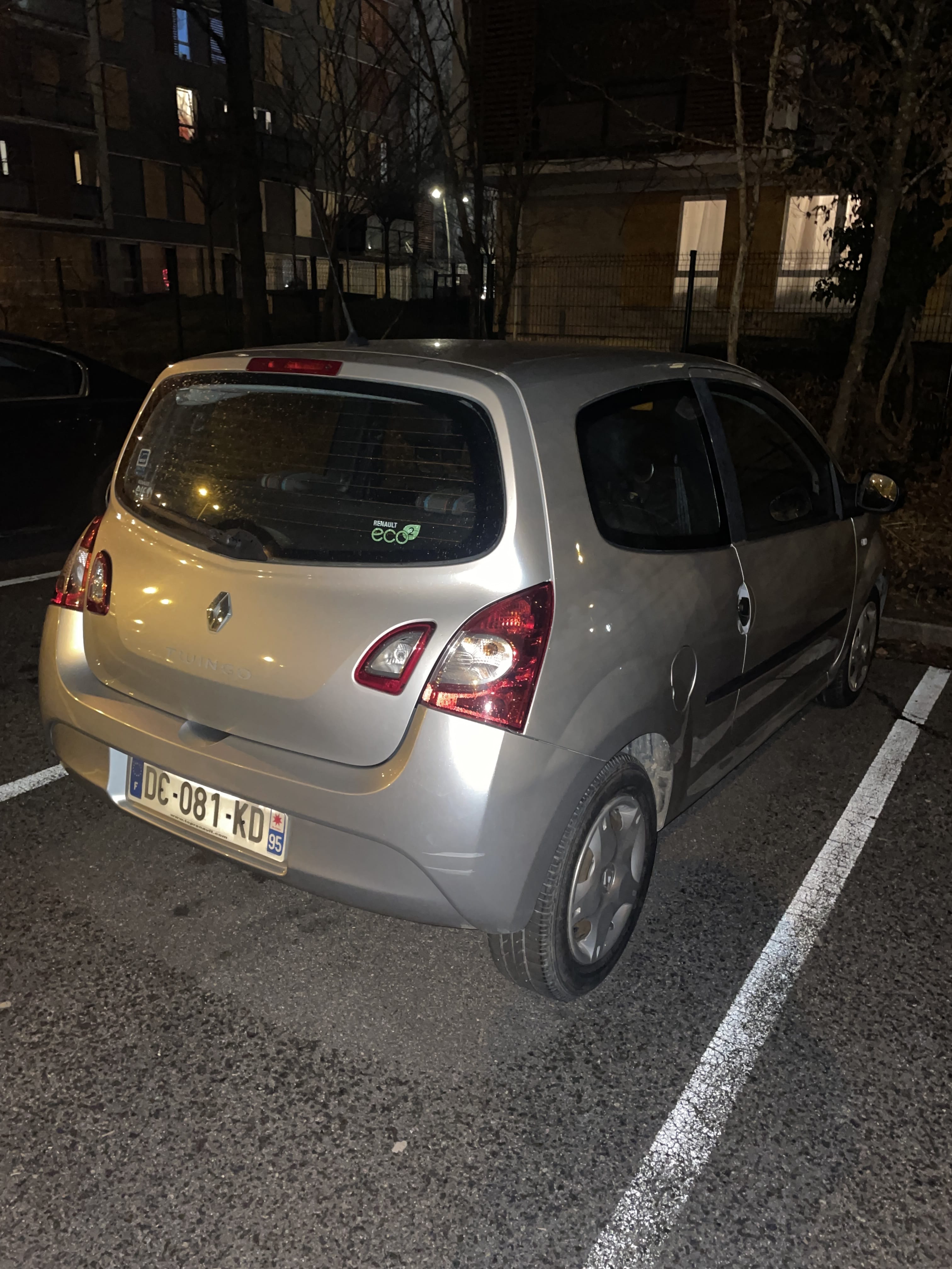 Renault Twingo II 1.2 16v 75 cv avec Audio Bluetooth
