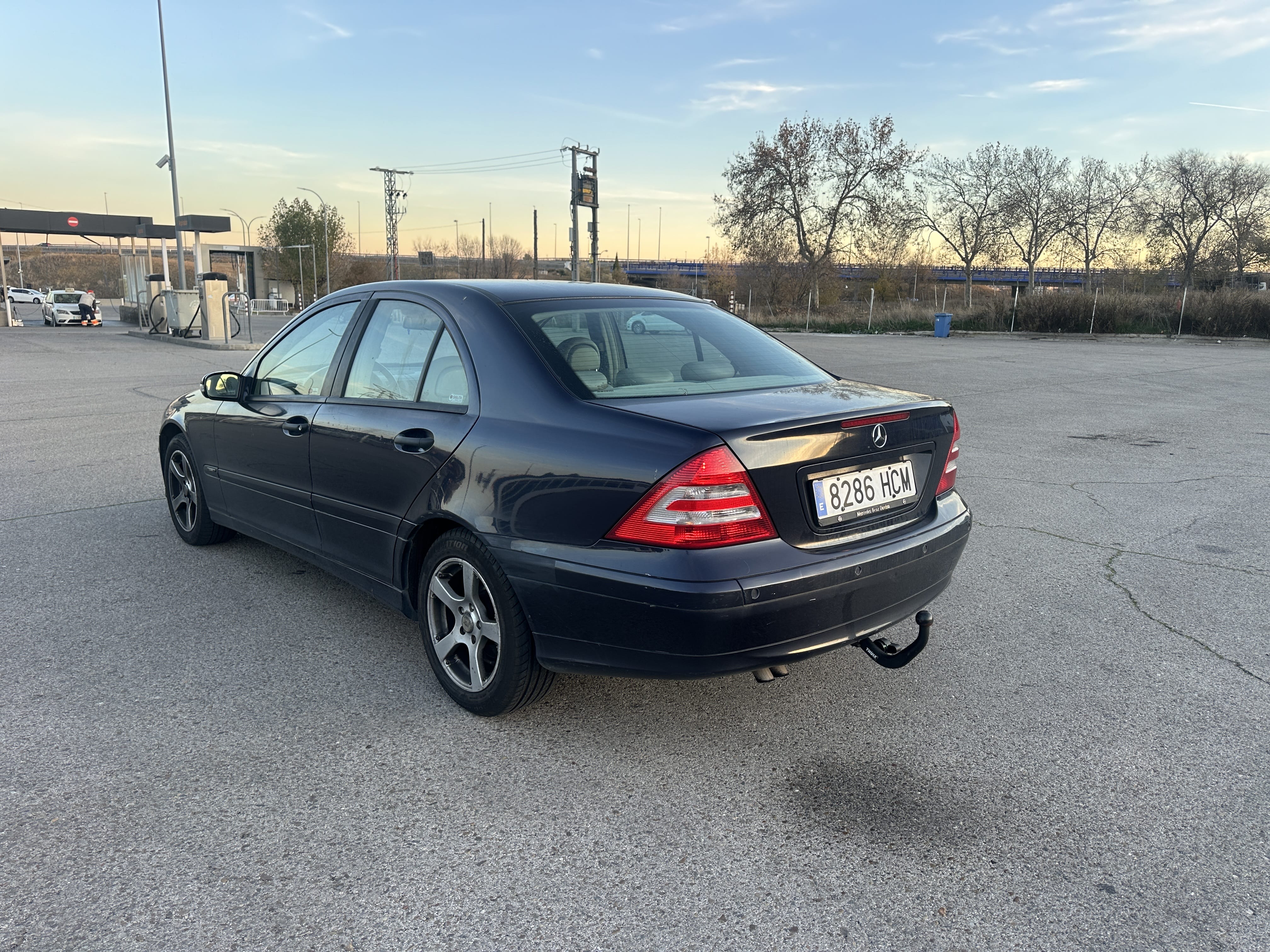 Mercedes-Benz Clase C 1.8 gasolina con Enganche