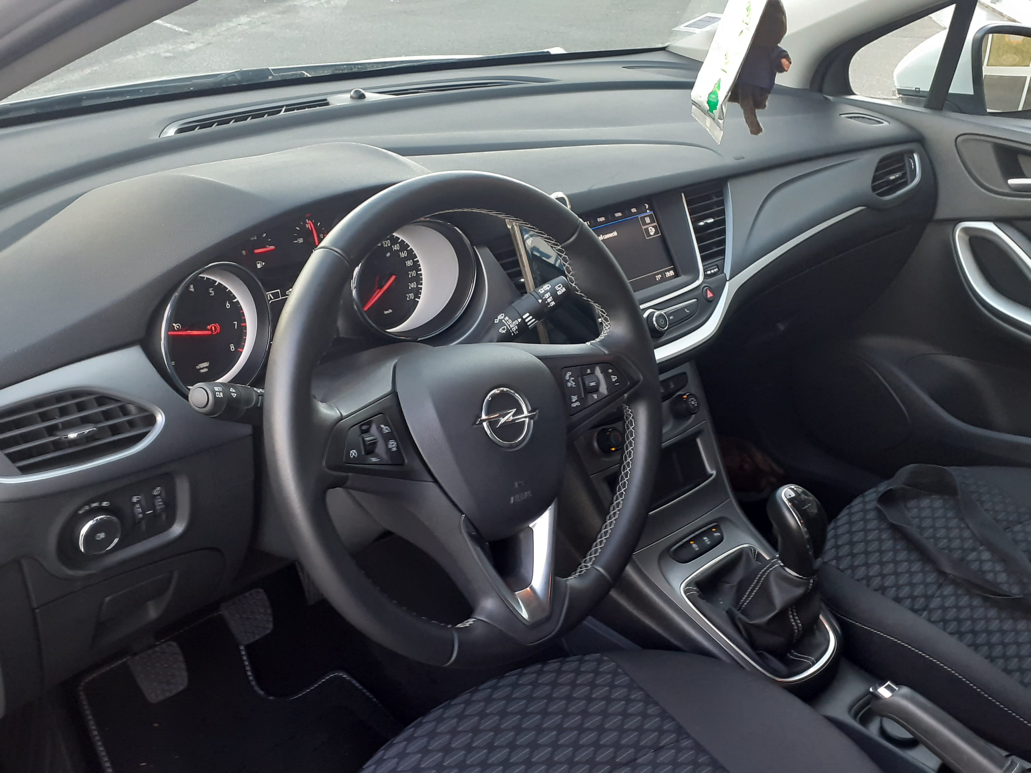 Opel Astra Turbo, vignette suisse digitale 2026, manuelle 6 vitesses avec Audio Bluetooth