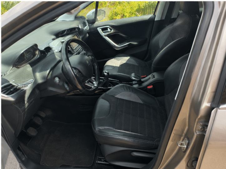 Peugeot 2008 avec Siège bébé