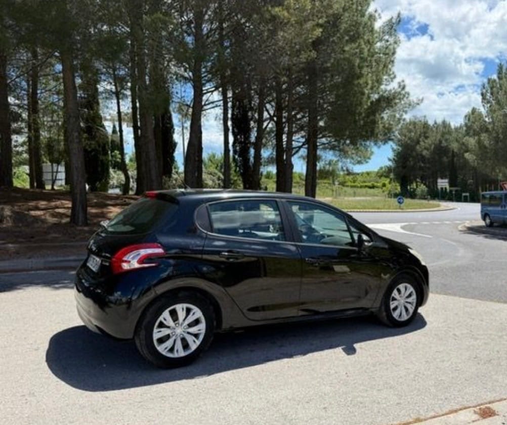 Peugeot 208 with Air conditioning