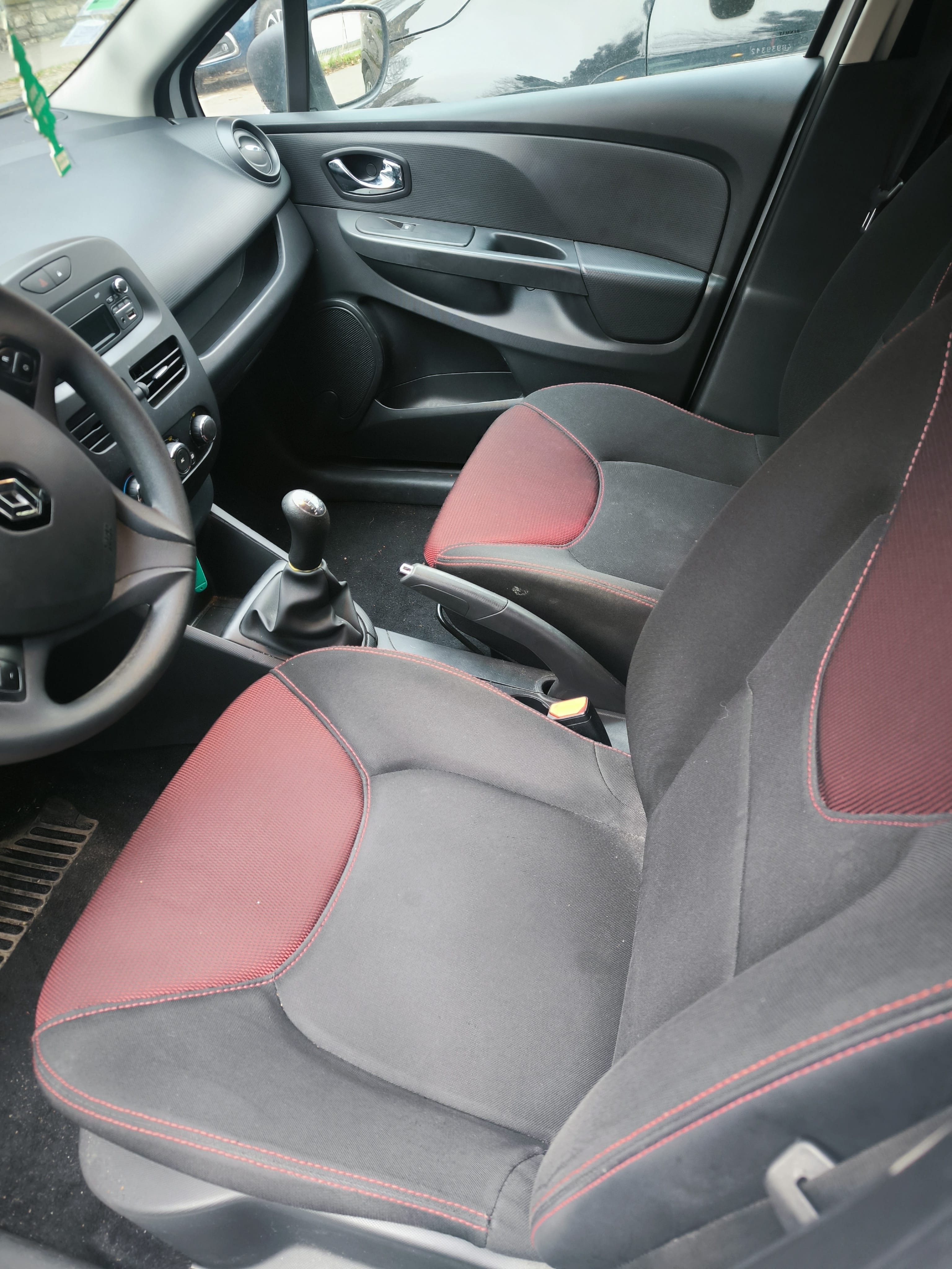 Renault Clio avec Siège bébé