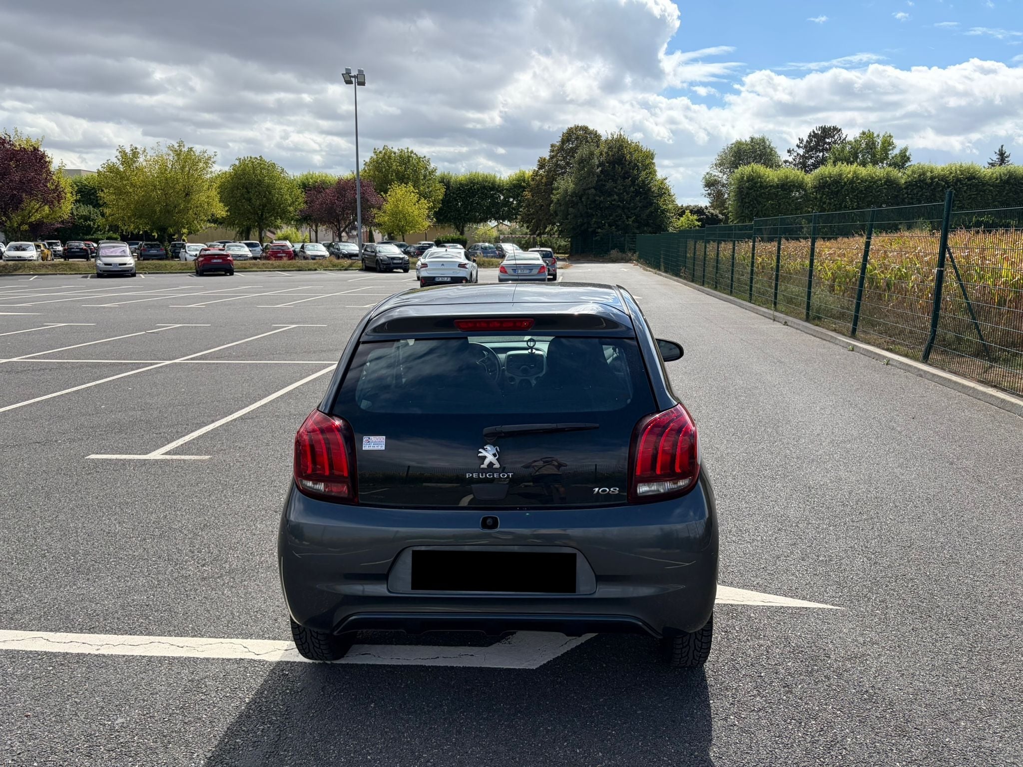 Peugeot 108 1.0 VTI with Car radio