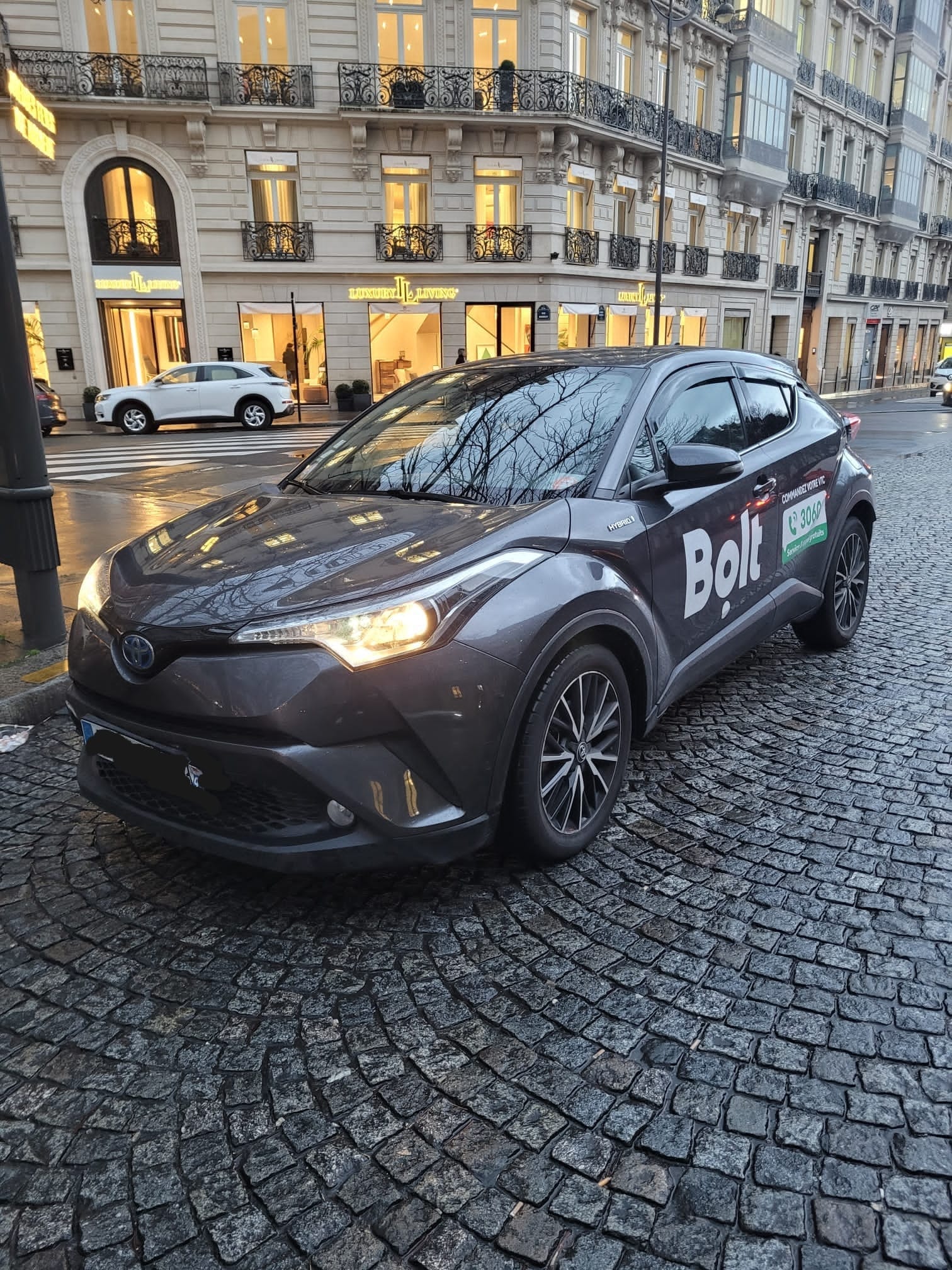 Toyota C-HR, 2018, Essence 98 / Électrique (hybride), automatique