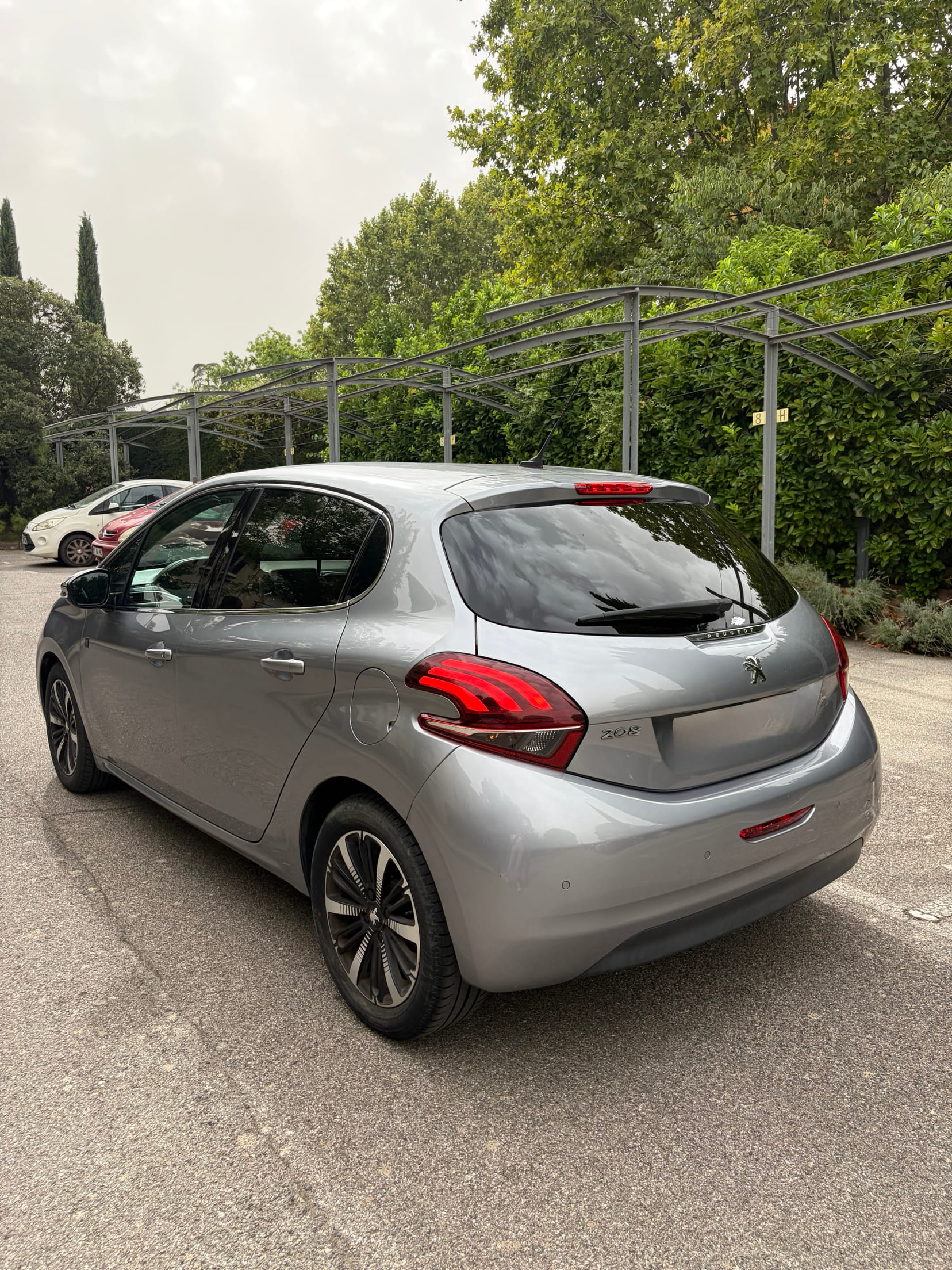 Peugeot 208 1.2 110ch/TECH ÉDITION avec Caméra de recul