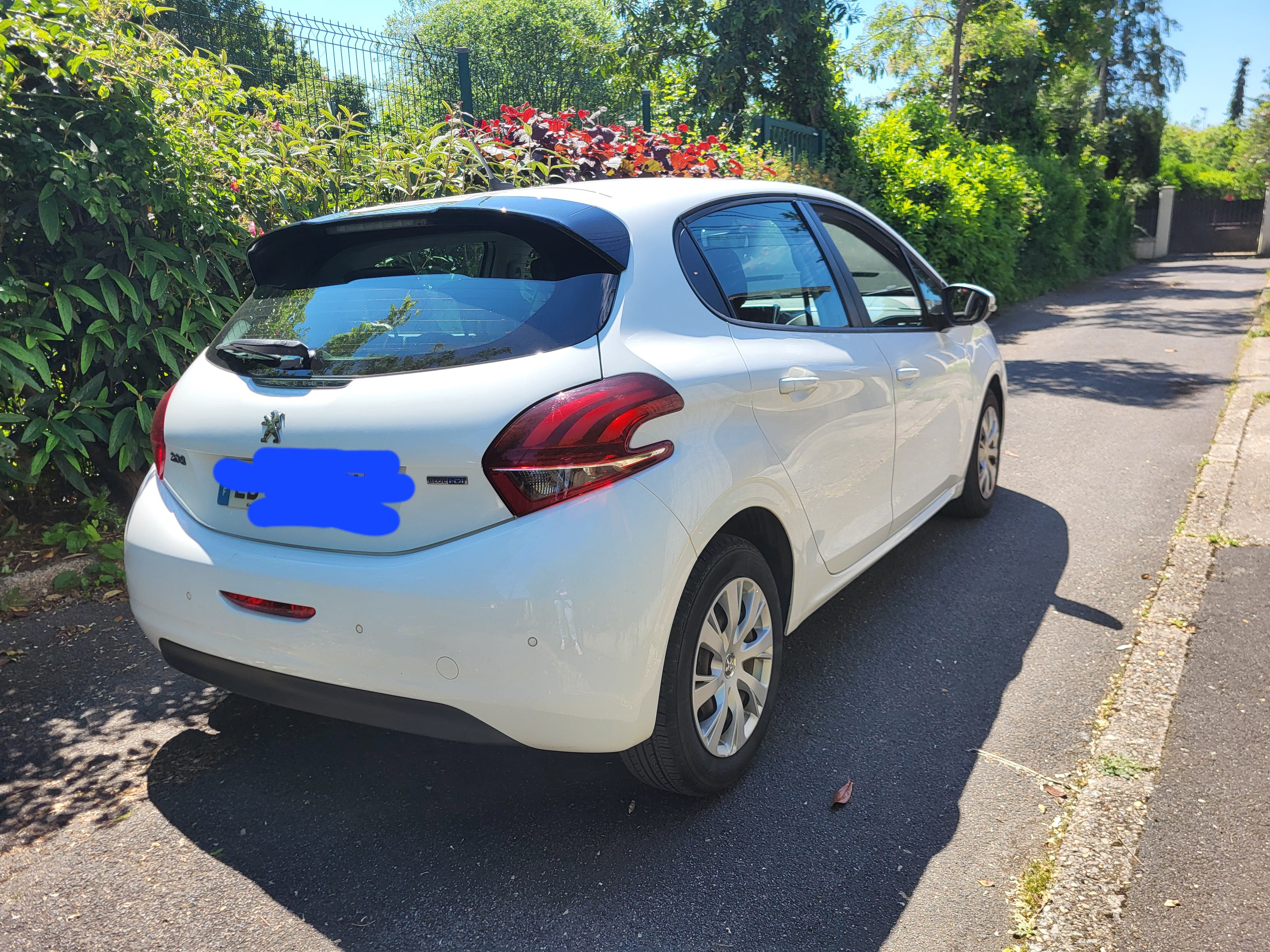 Peugeot 208 avec Autoradio