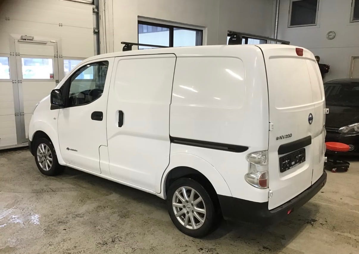 Nissan e-NV200 Varebil med Vinterdekk