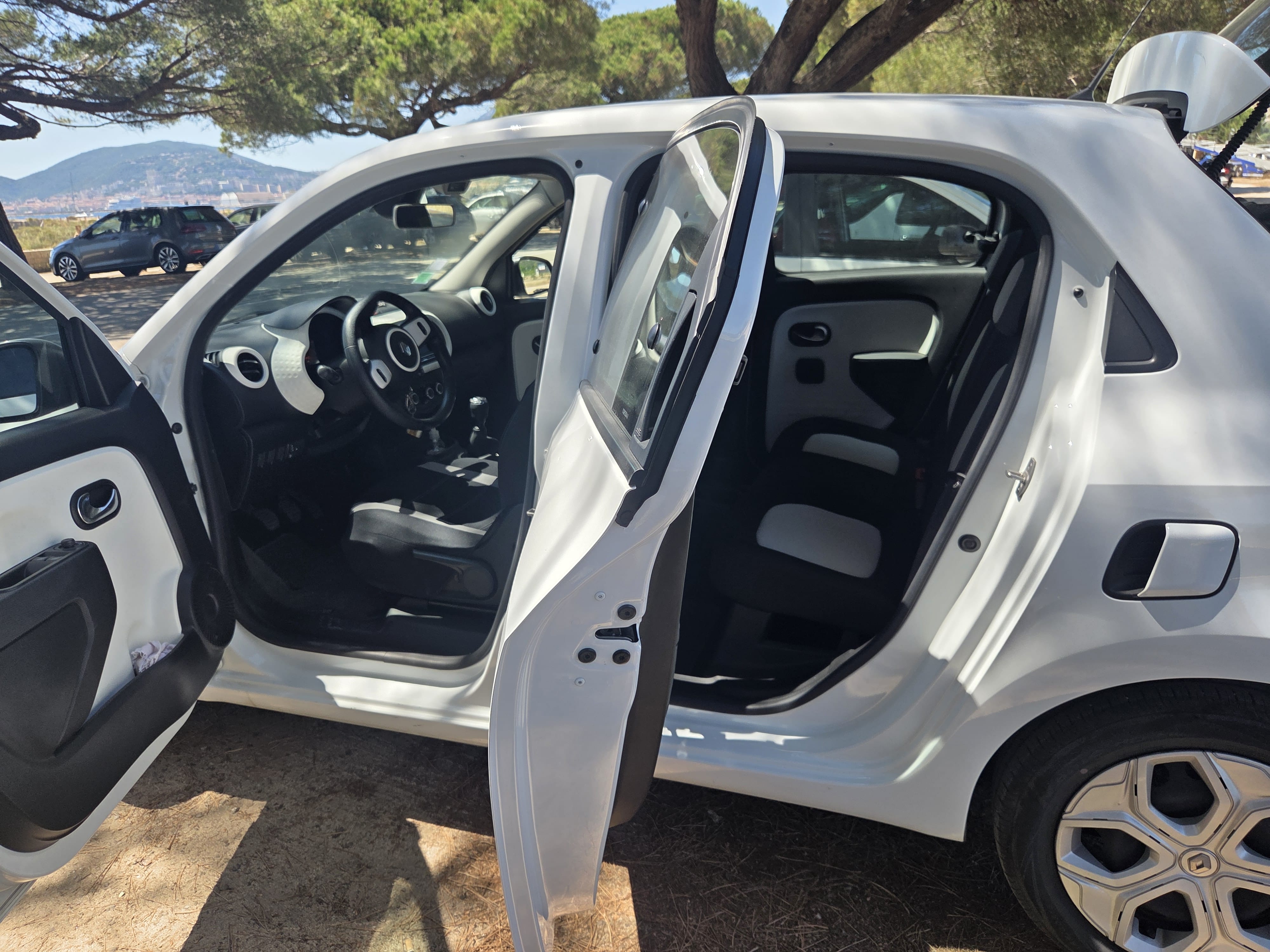 Renault Twingo III avec Entrée audio / iPod