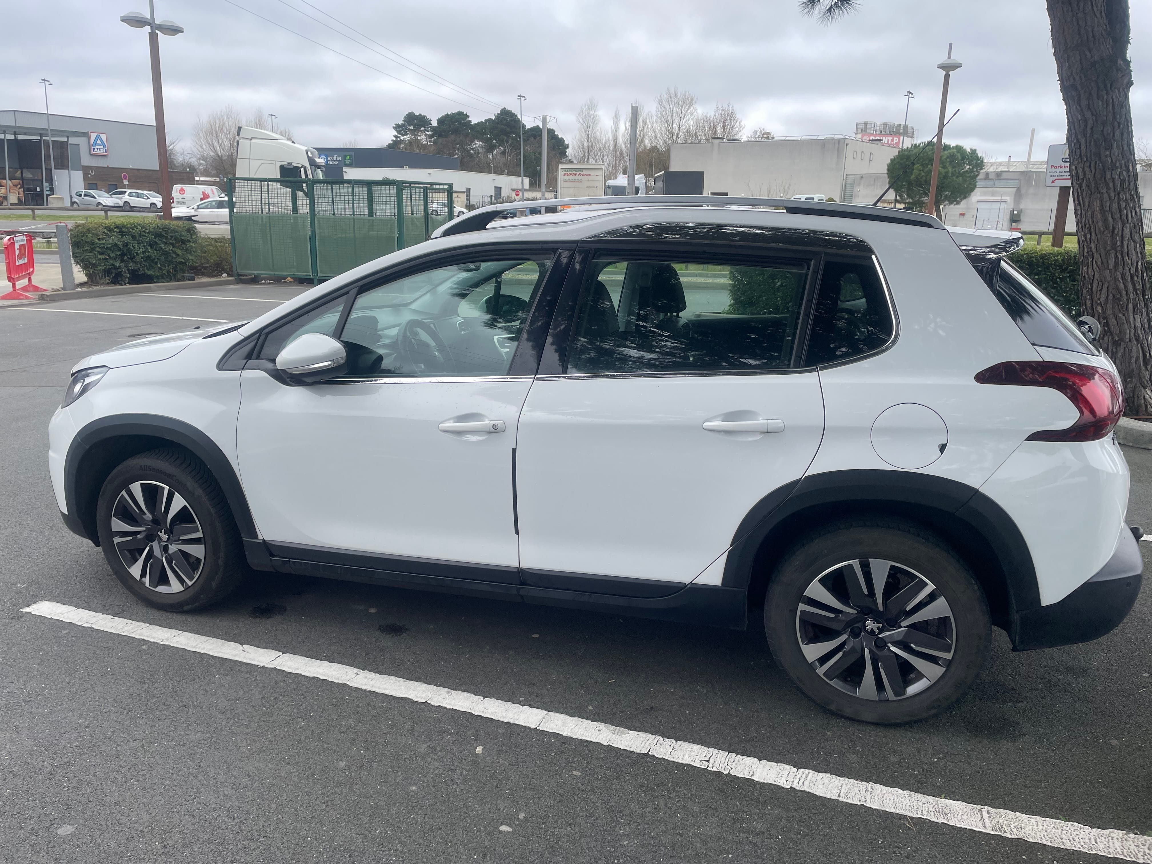 Peugeot 2008 1.2 essence boite 6 (2018) avec Climatisation