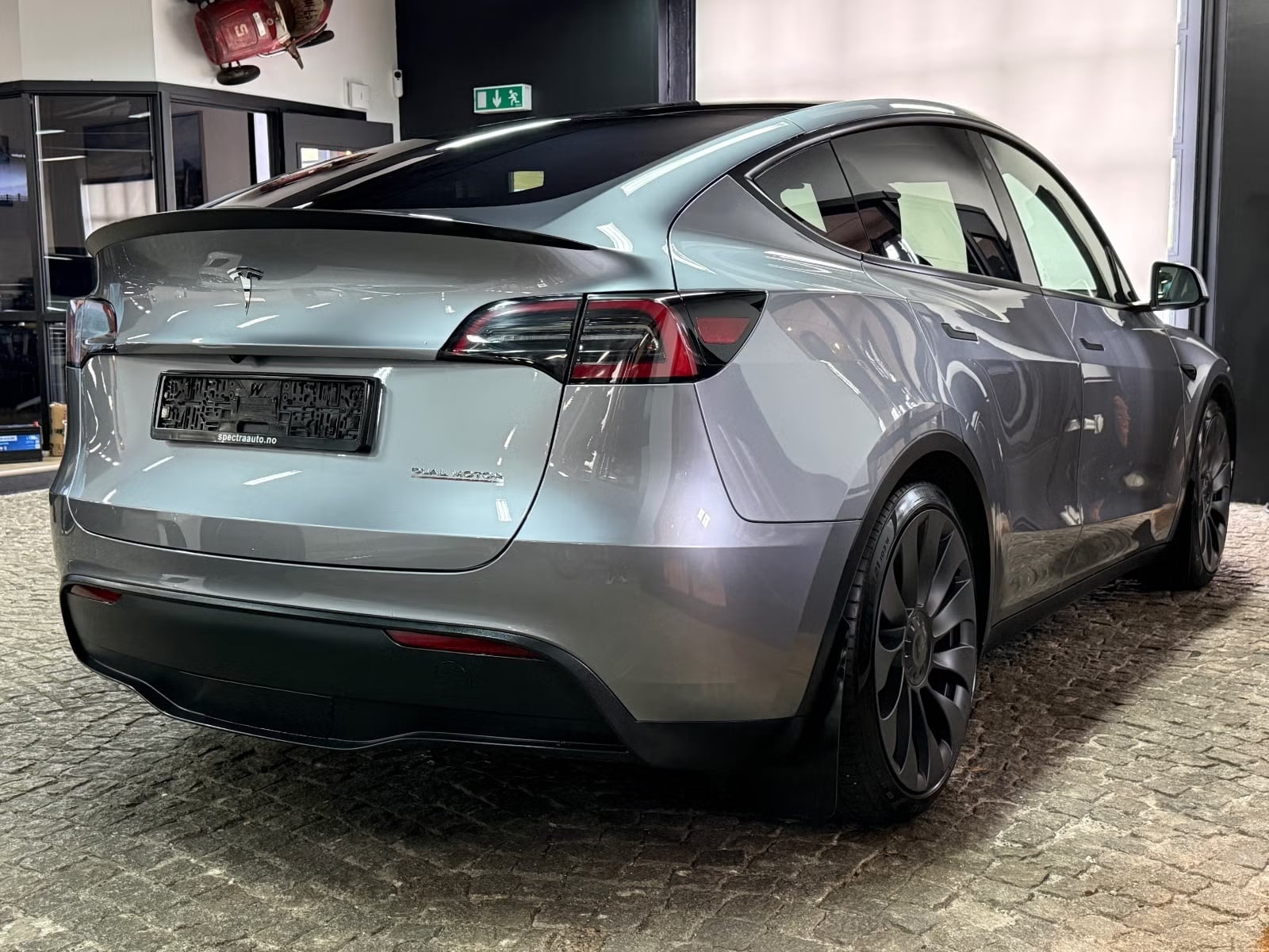 Tesla Model Y Performance med Ryggekamera