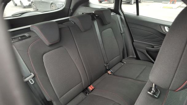 Ford Focus SW Break ST-Line avec Coffre de toit
