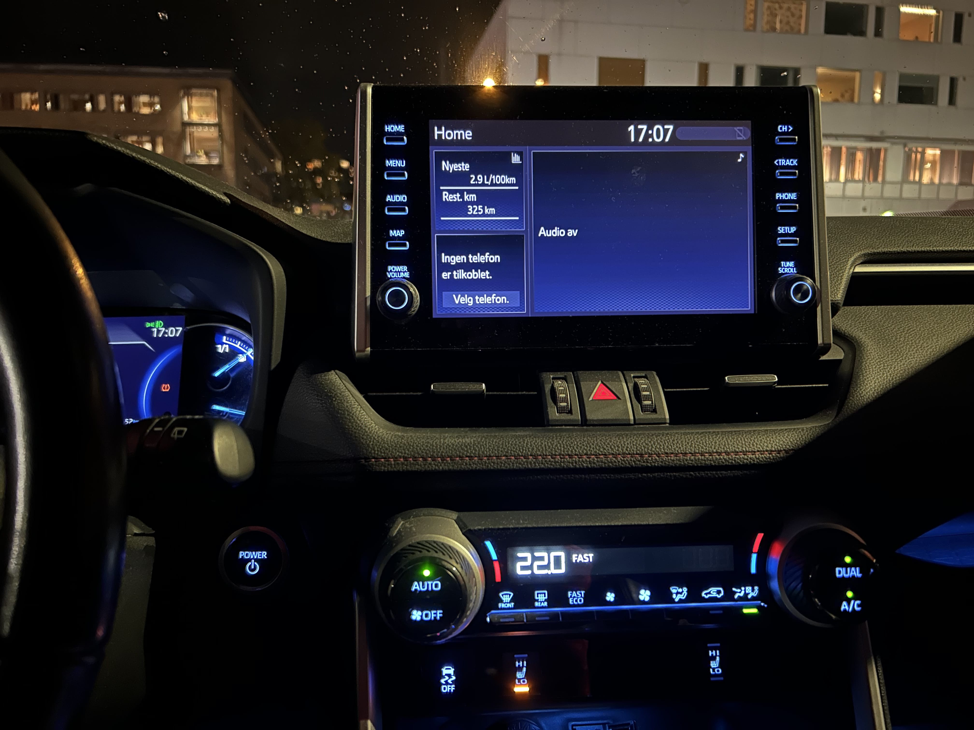 Suzuki Across Plug-in Hybrid med Cruisekontroll